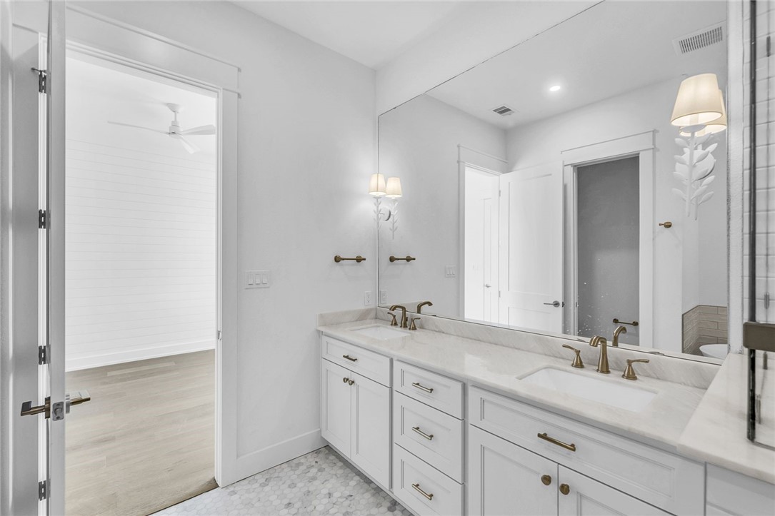 136 W Cotter Ave 23