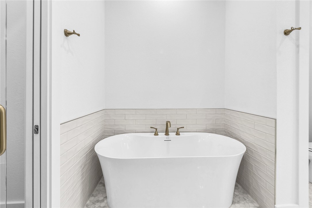 136 W Cotter Ave 23