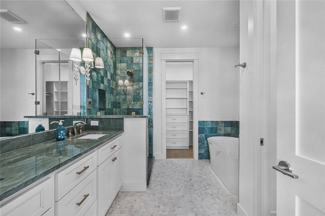 136 W Cotter Ave 20