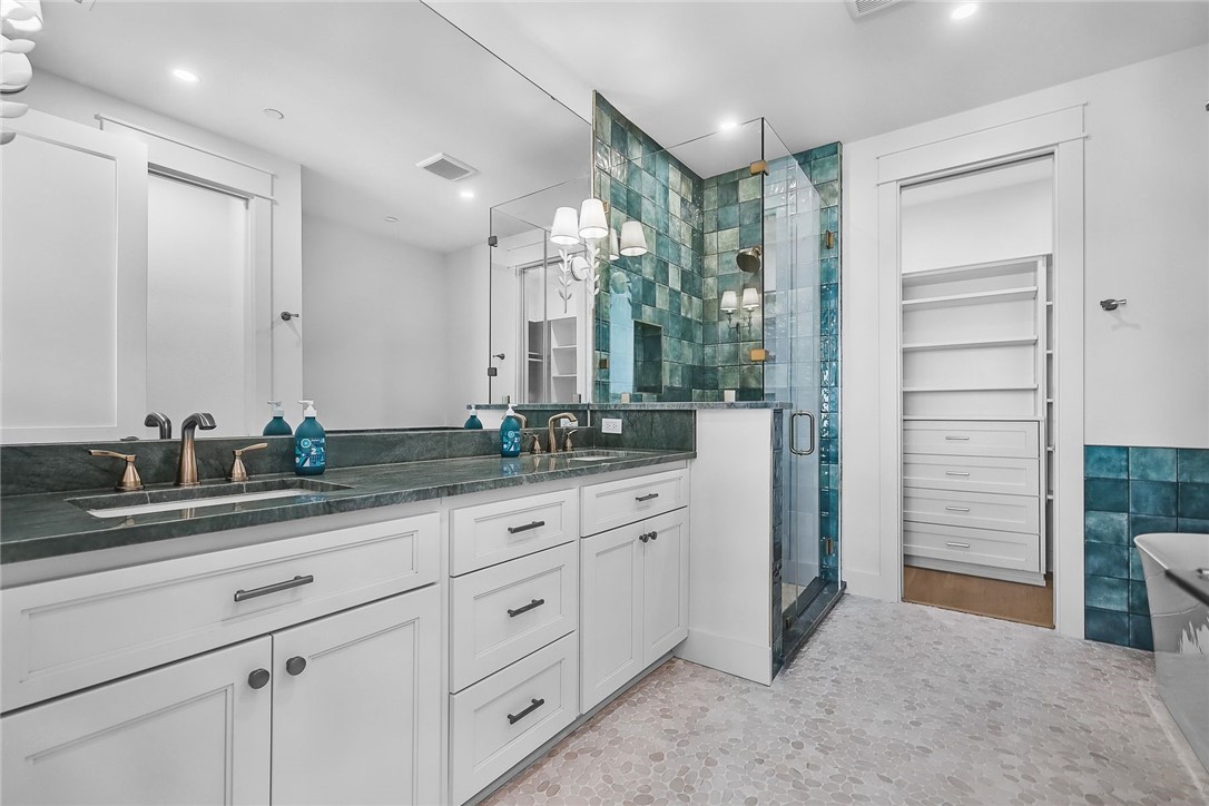 136 W Cotter Ave 20