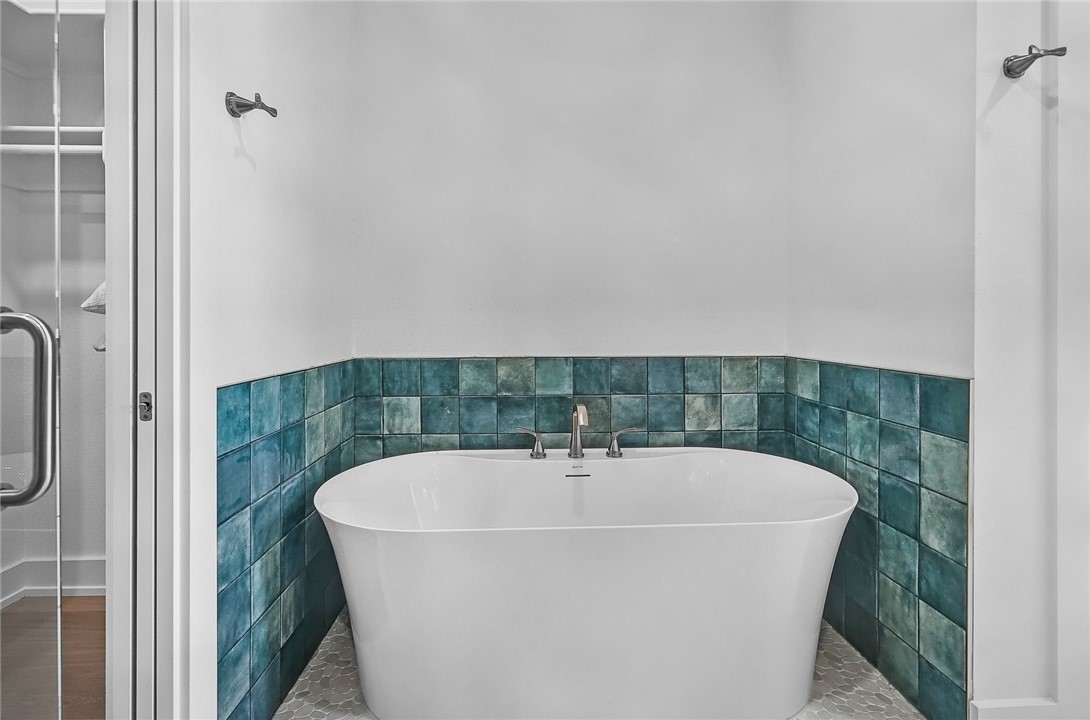 136 W Cotter Ave 20