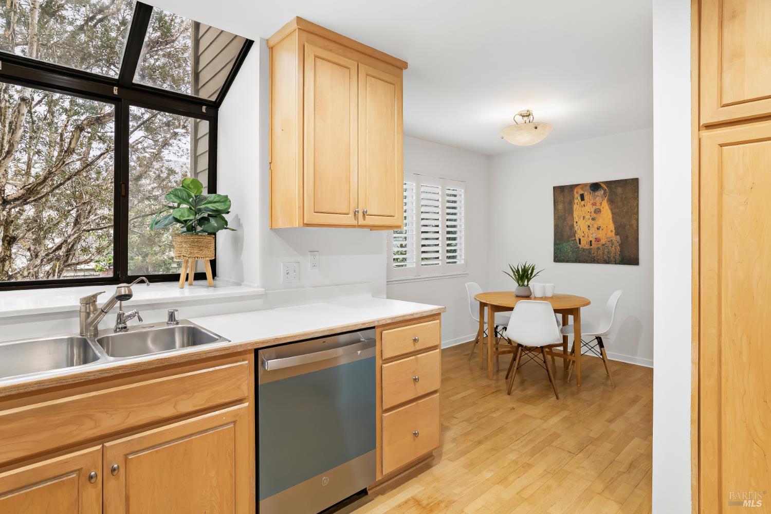 36 Eucalyptus Knoll St