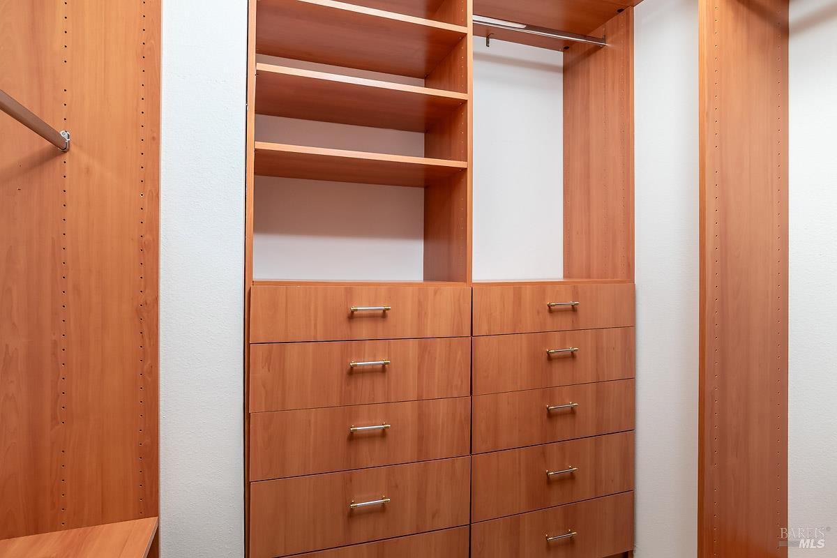 36 Eucalyptus Knoll St