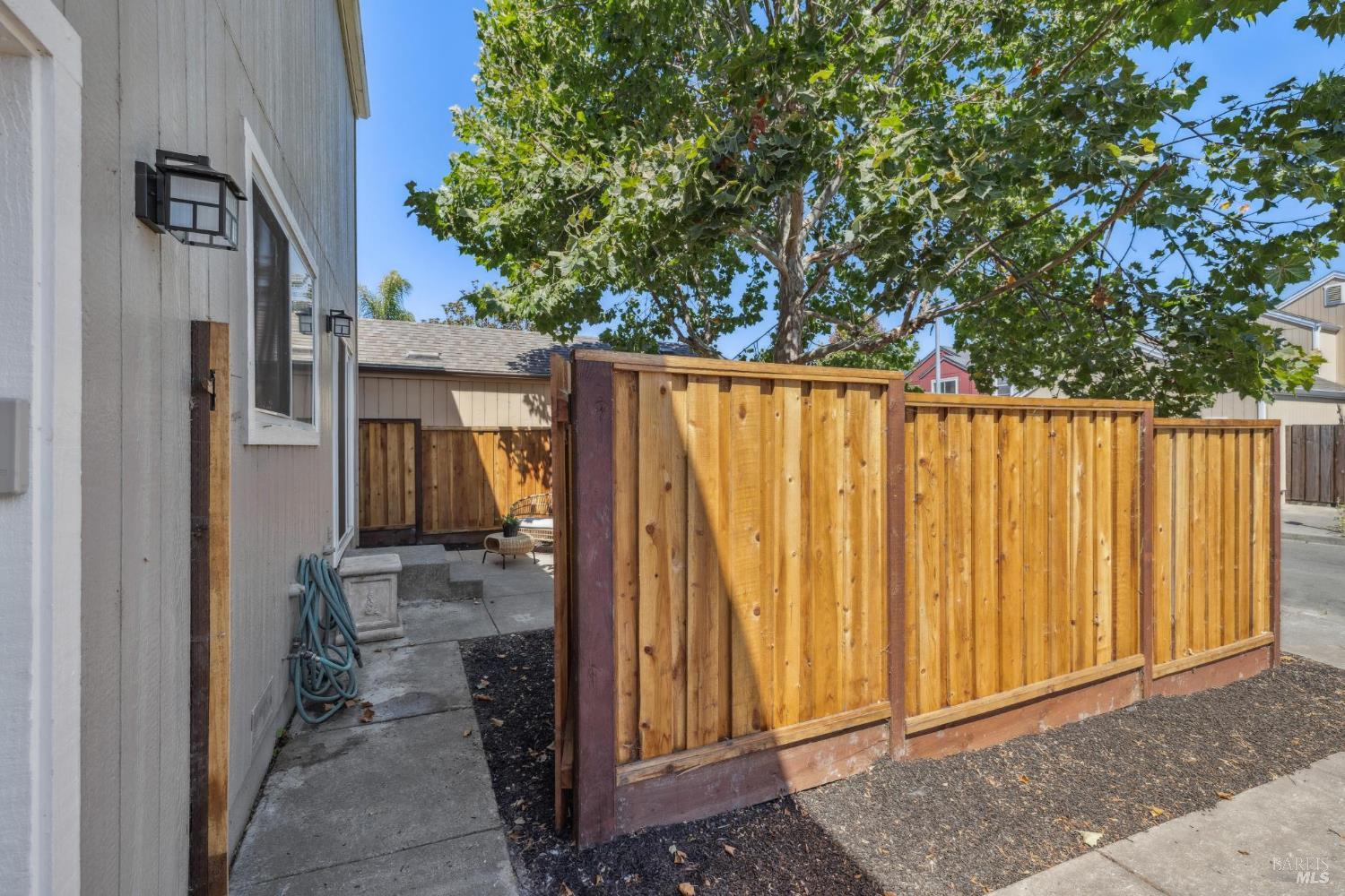542-548 Horizon Way