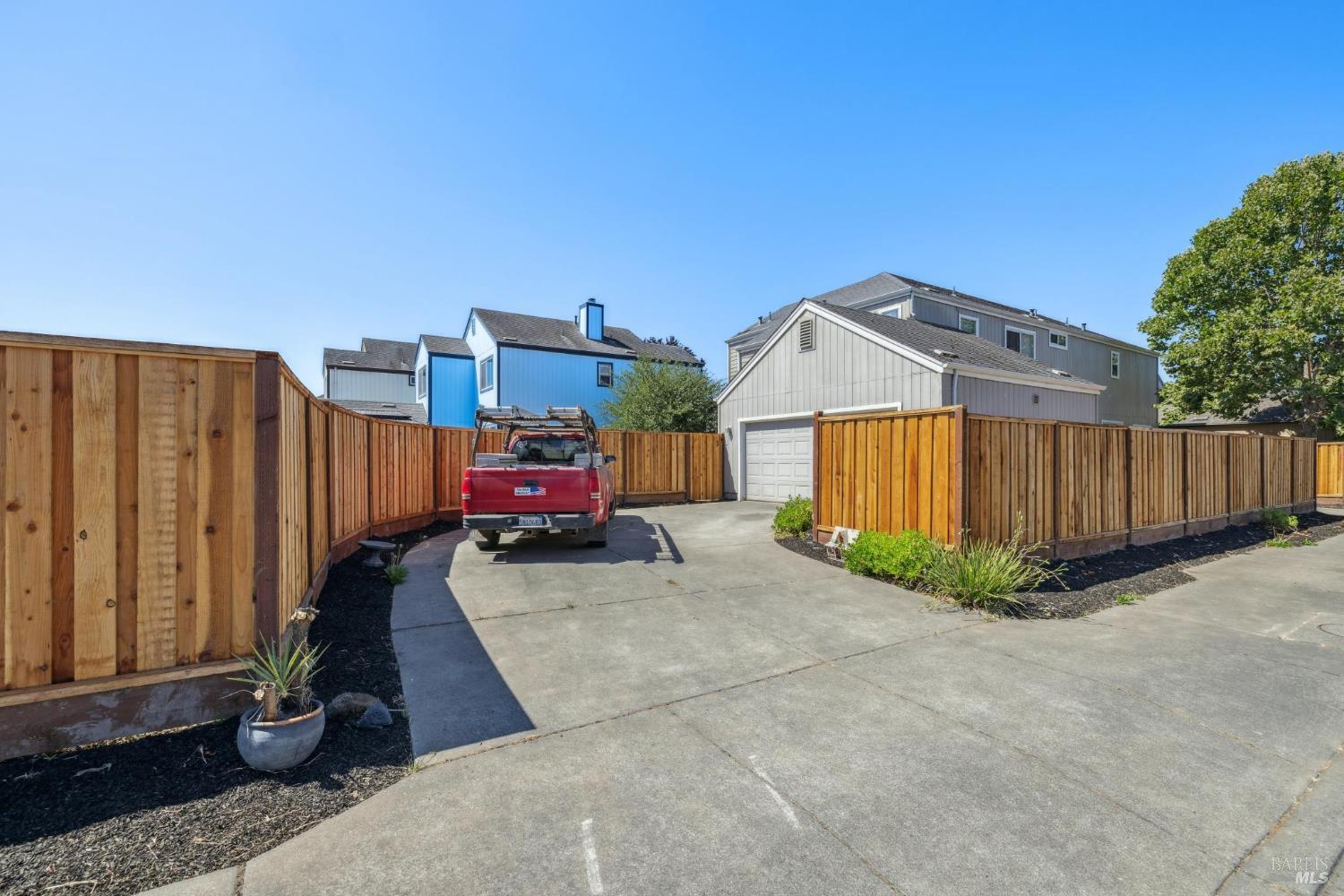 542-548 Horizon Way