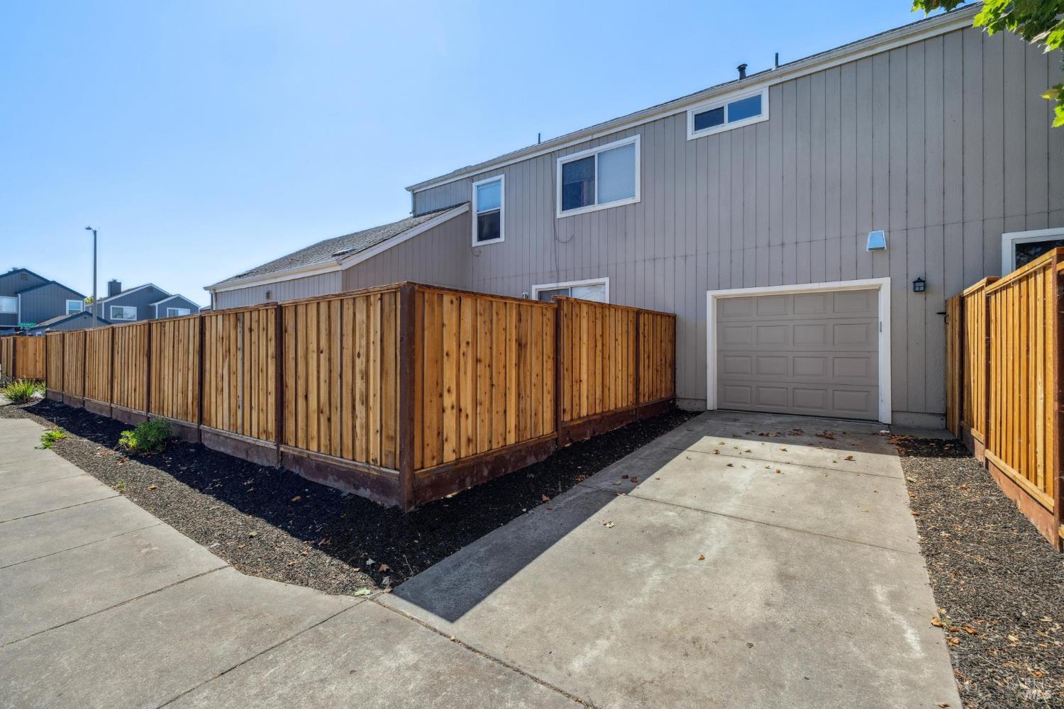 542-548 Horizon Way