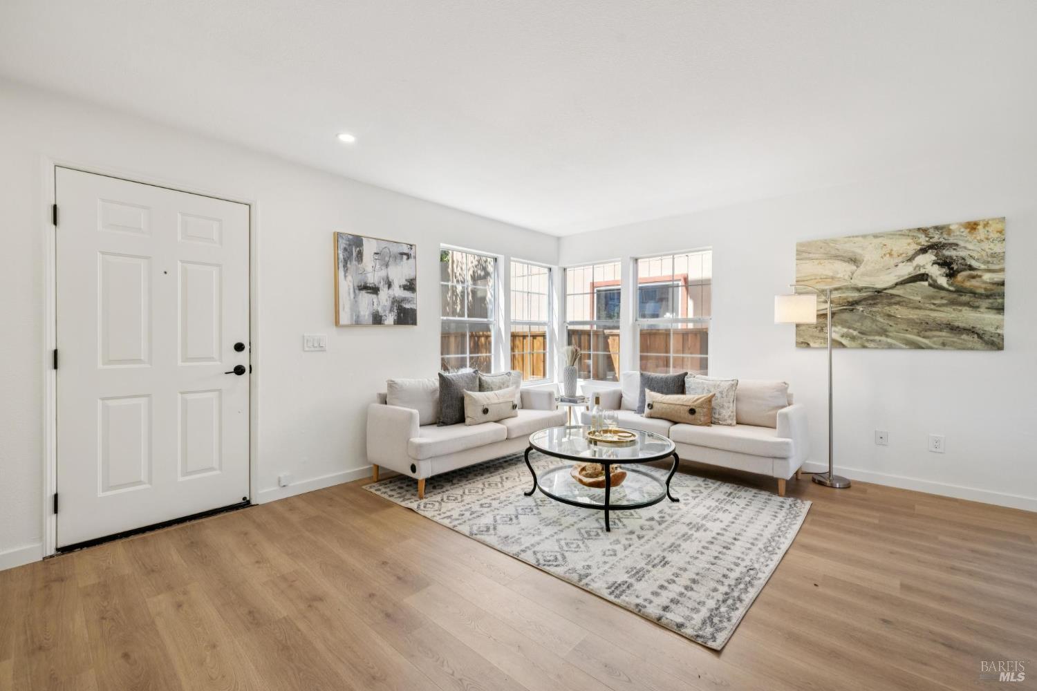 542-548 Horizon Way