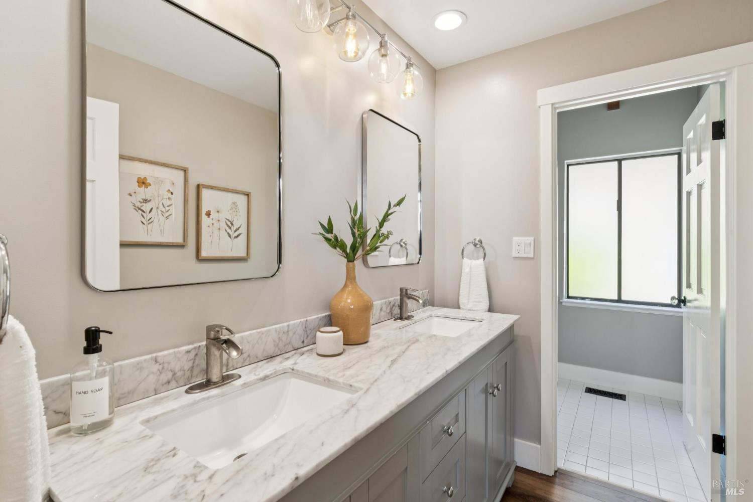 14 Oak Forest Rd