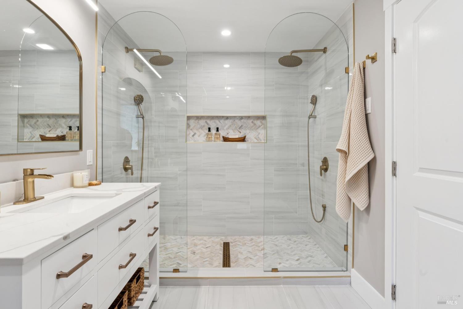 14 Oak Forest Rd