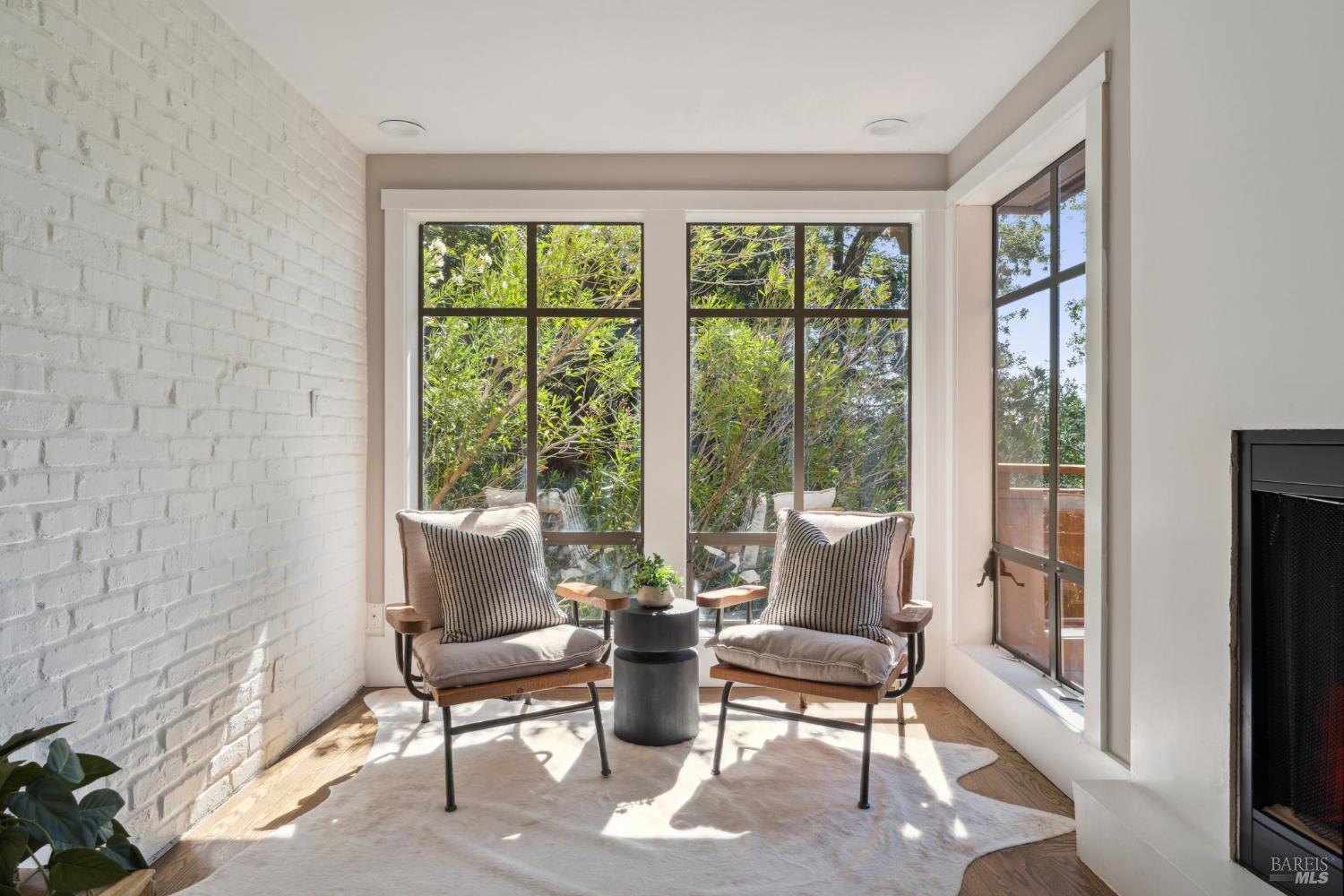 14 Oak Forest Rd