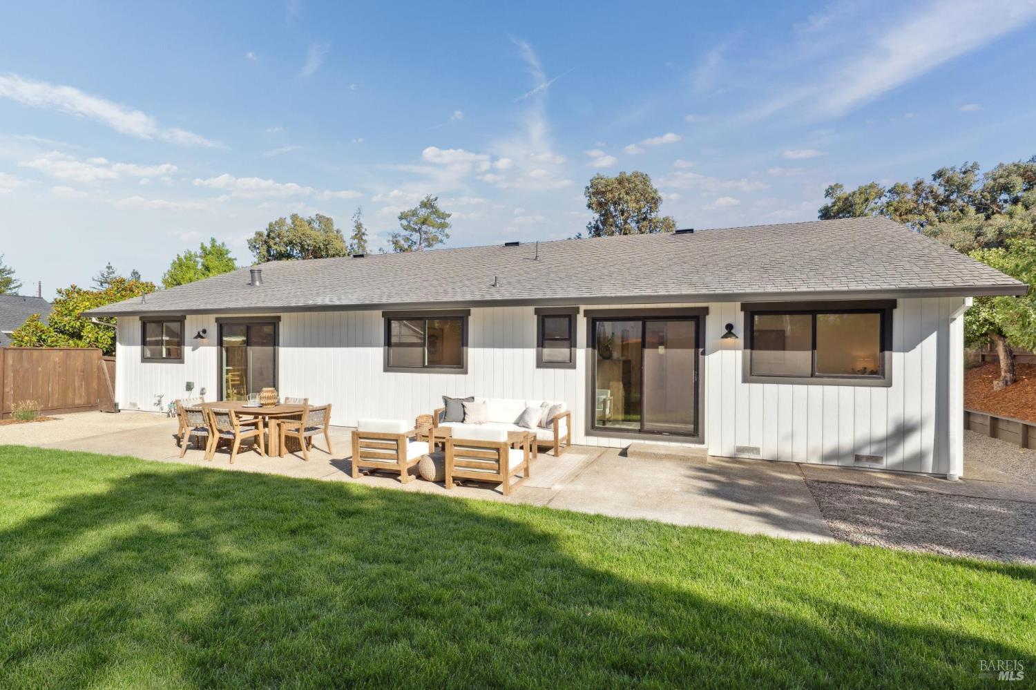 1 Meadowlark Ct
