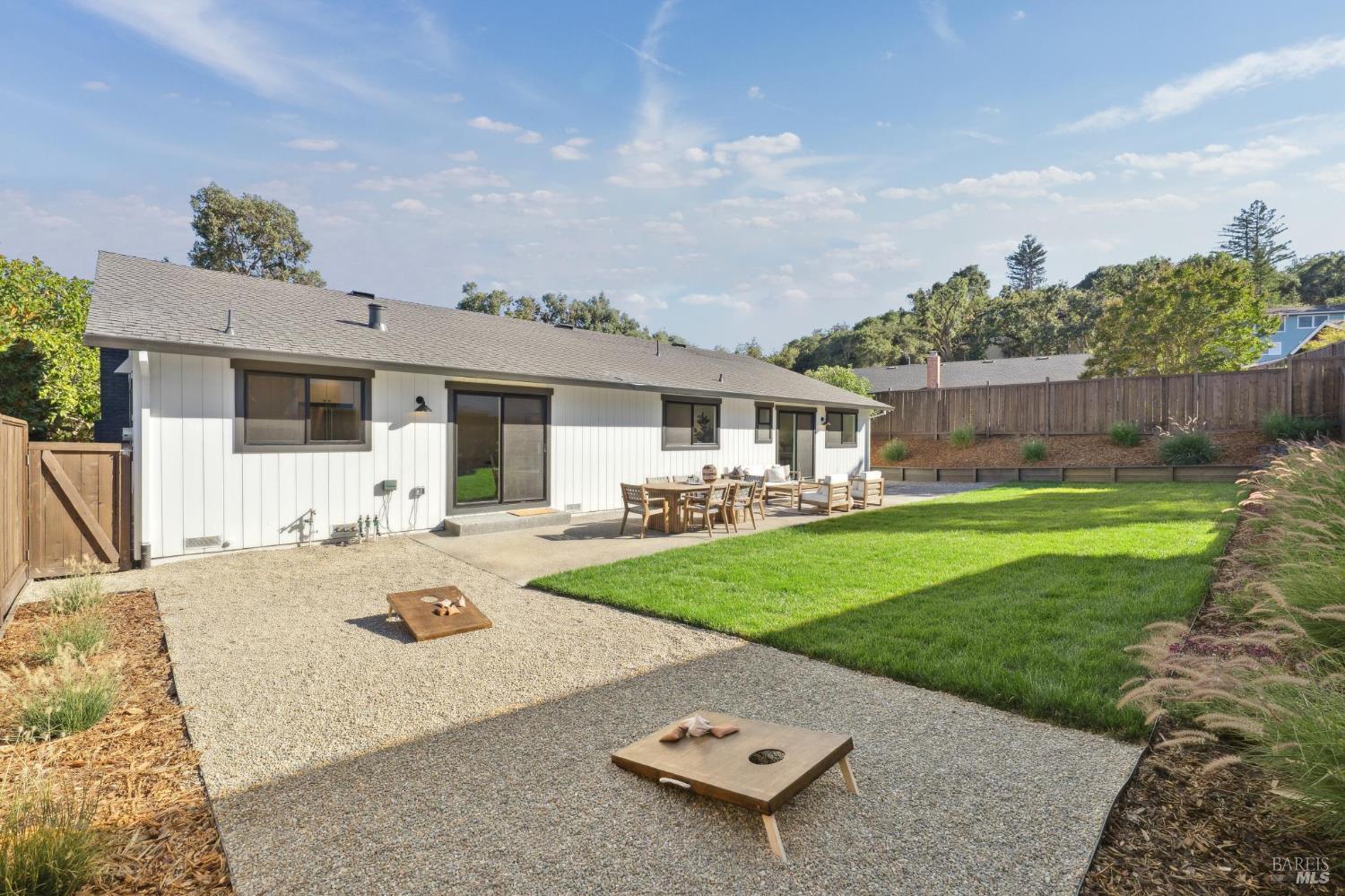 1 Meadowlark Ct