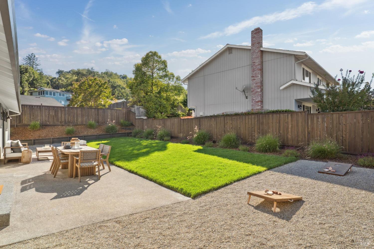 1 Meadowlark Ct