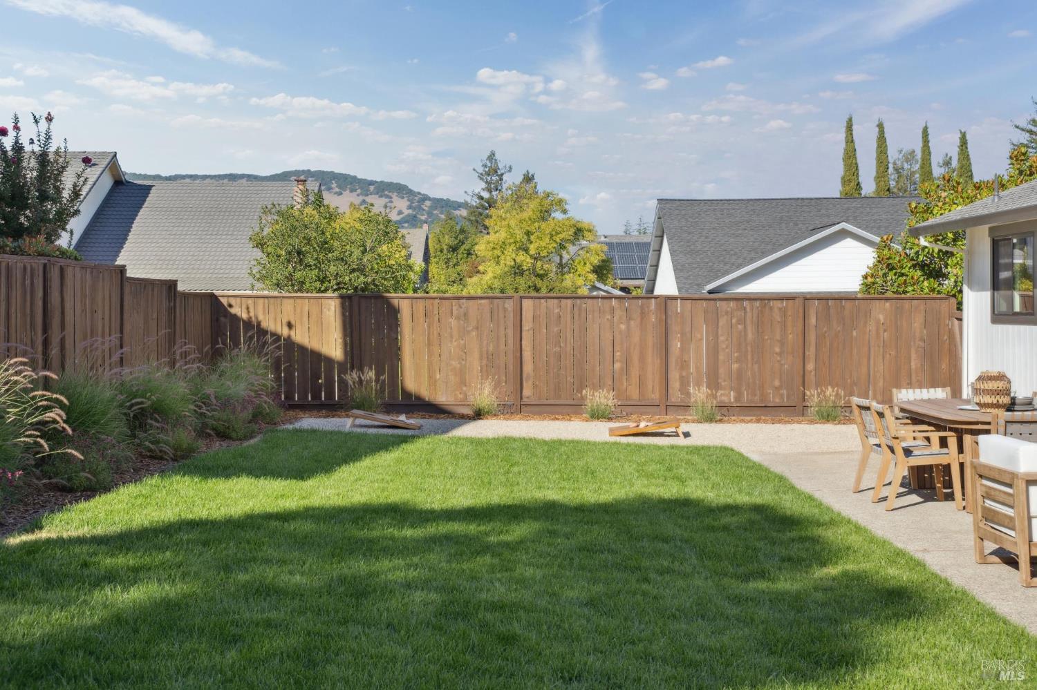 1 Meadowlark Ct