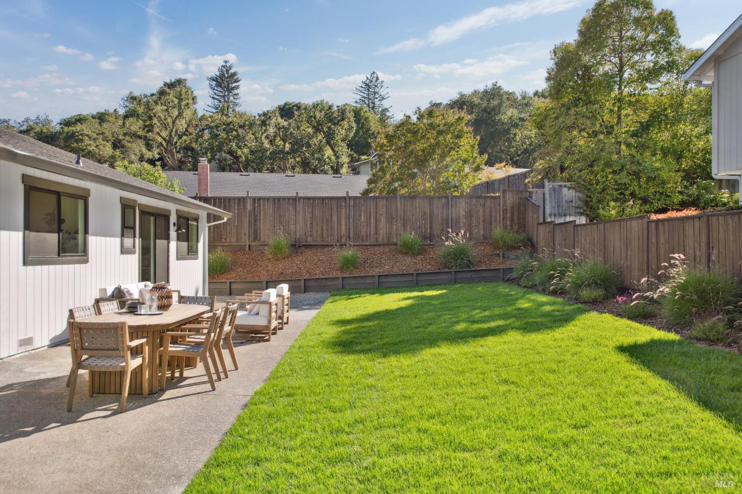 1 Meadowlark Ct