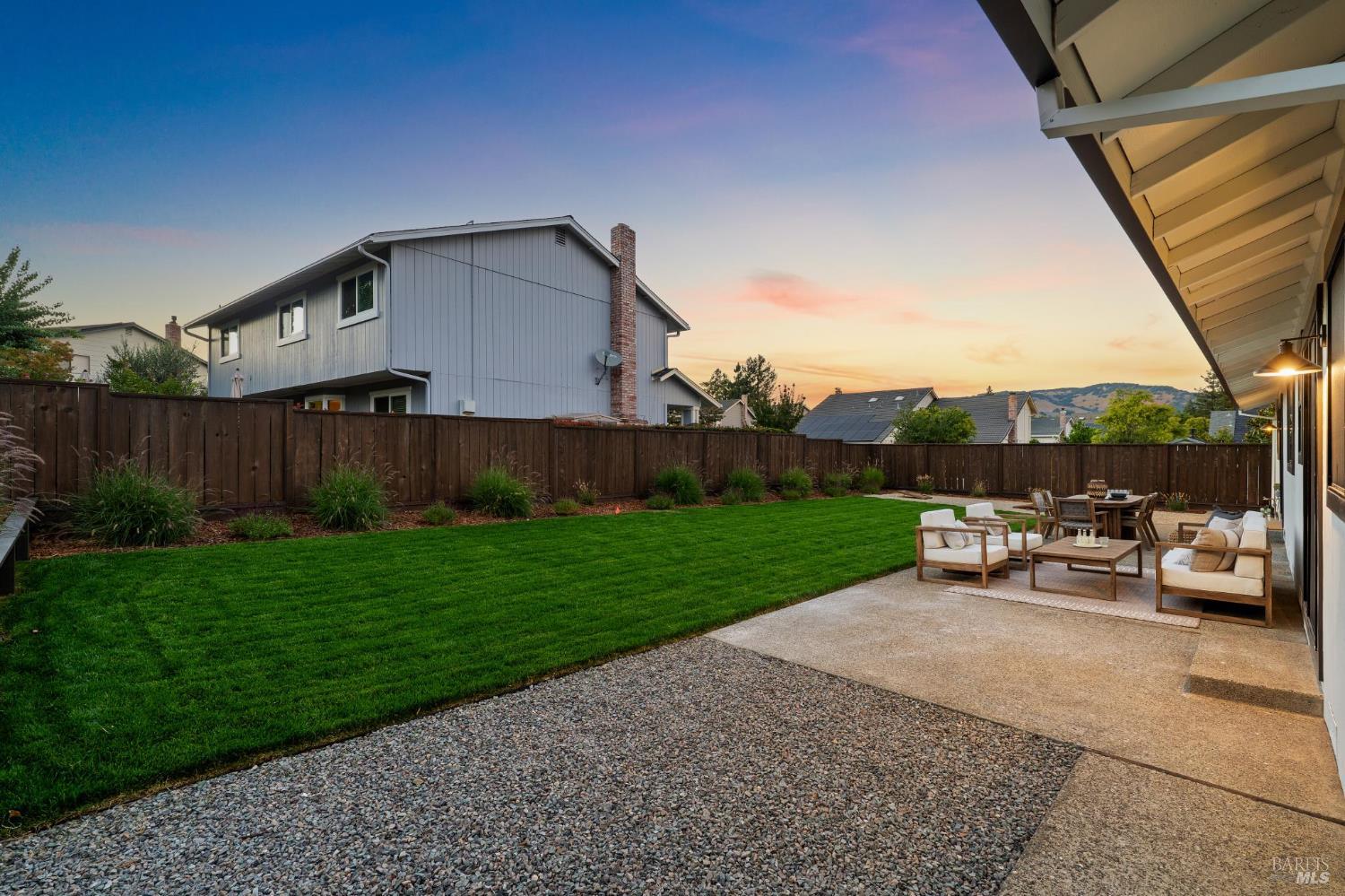 1 Meadowlark Ct