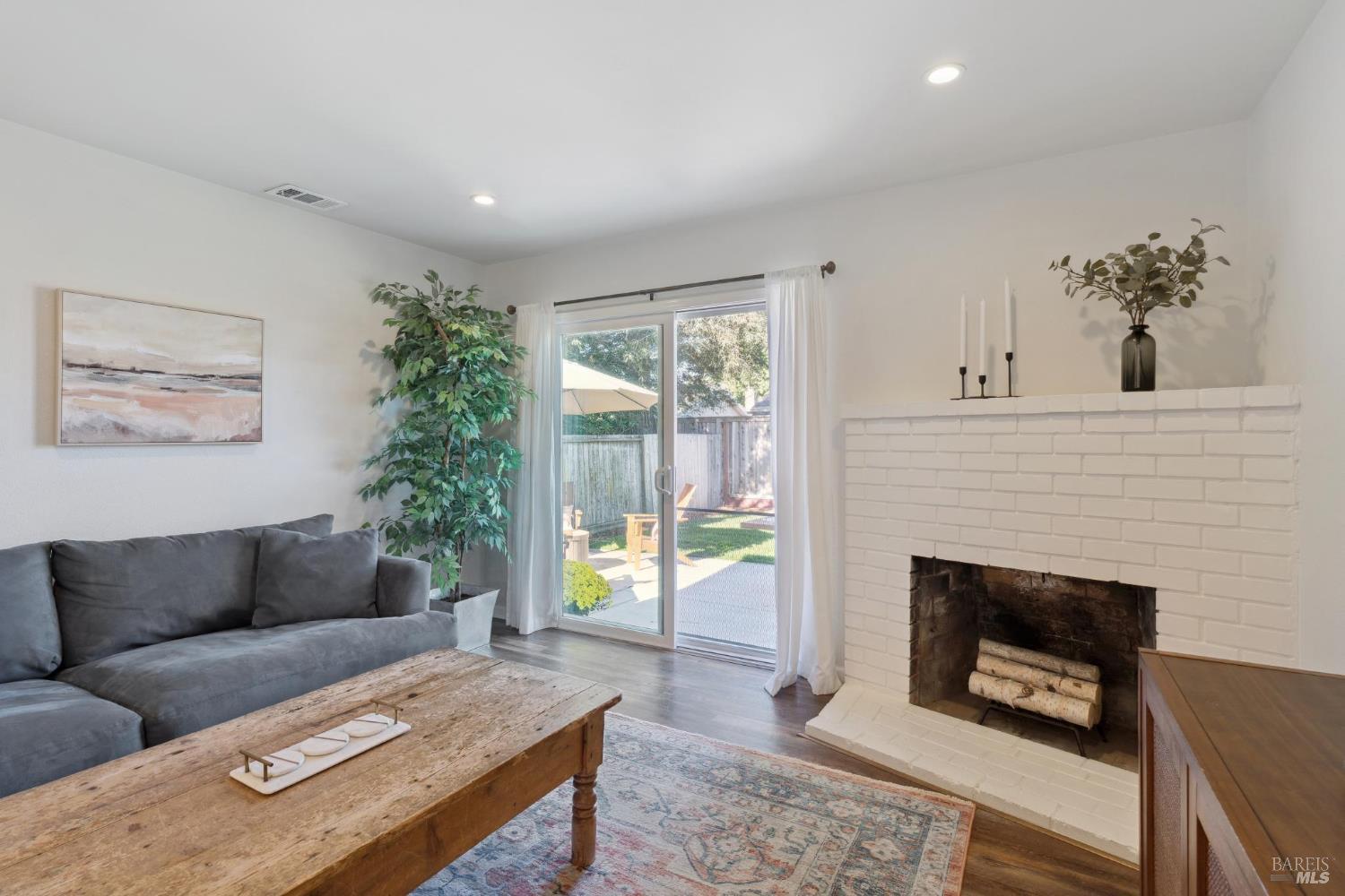 73 Alta Dr