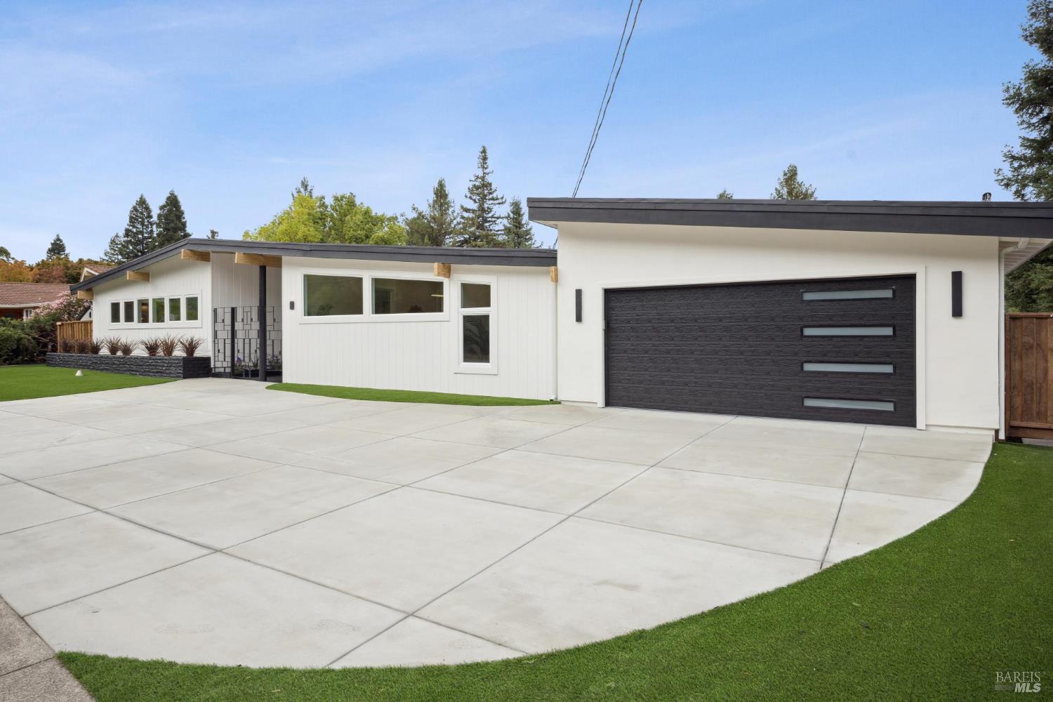 130 Fairway Dr