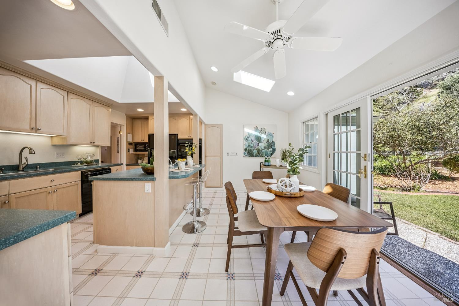 320 Alameda De La Loma