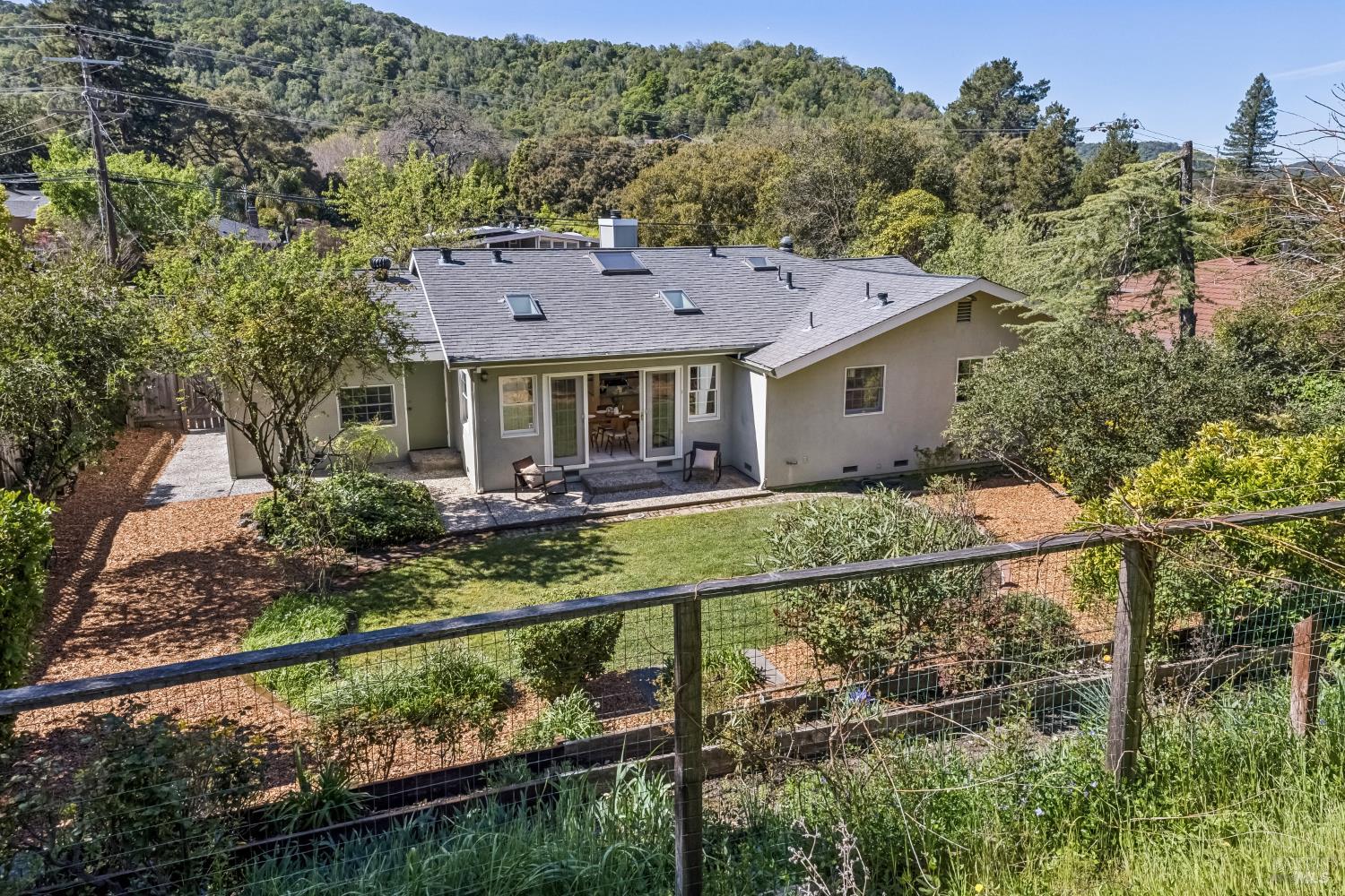 320 Alameda De La Loma