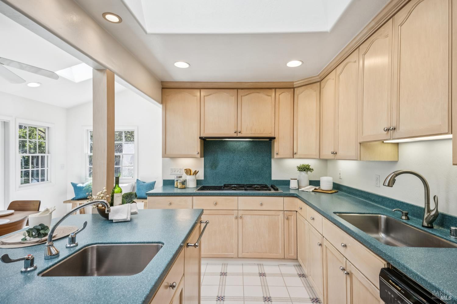 320 Alameda De La Loma