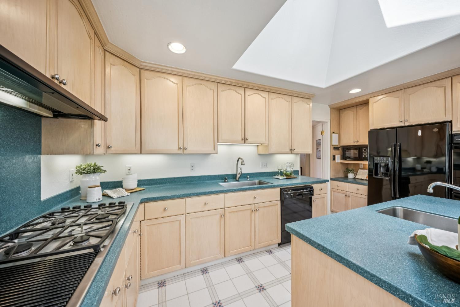 320 Alameda De La Loma