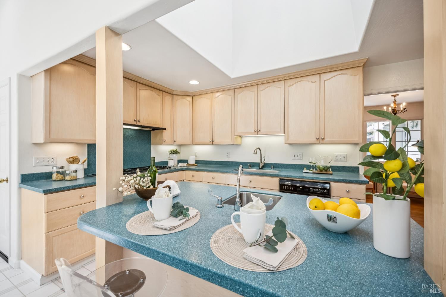 320 Alameda De La Loma