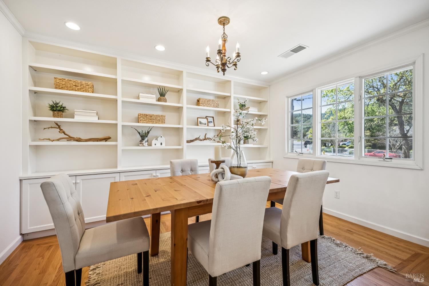 320 Alameda De La Loma