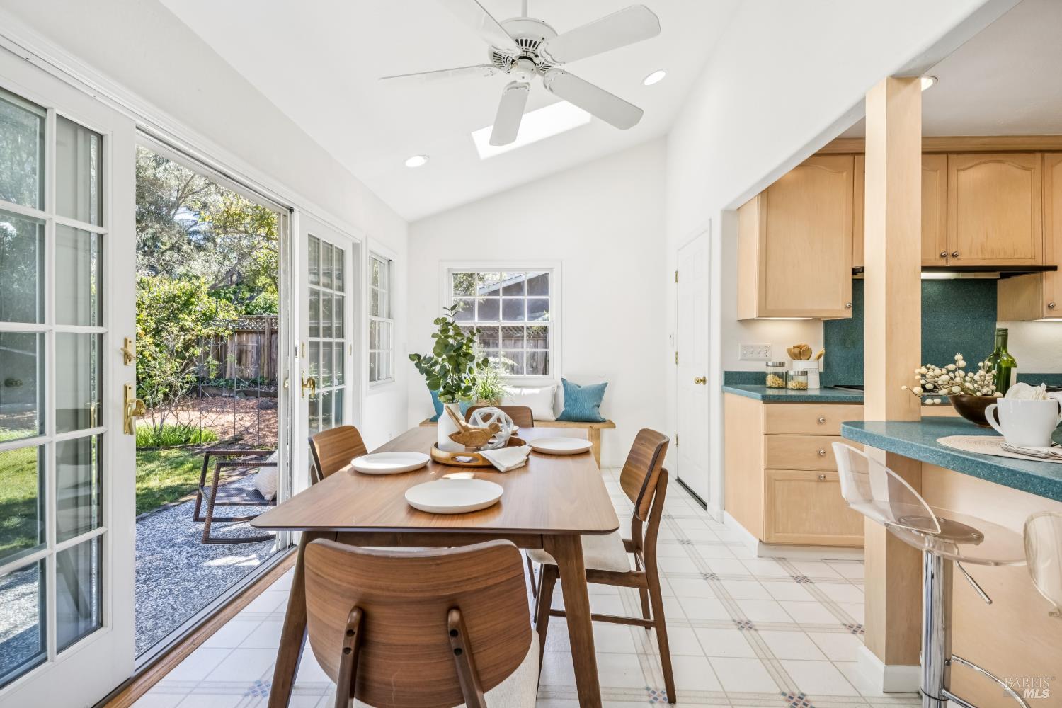 320 Alameda De La Loma