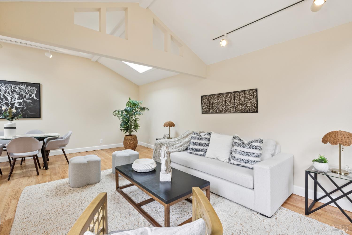 33 Plata Court