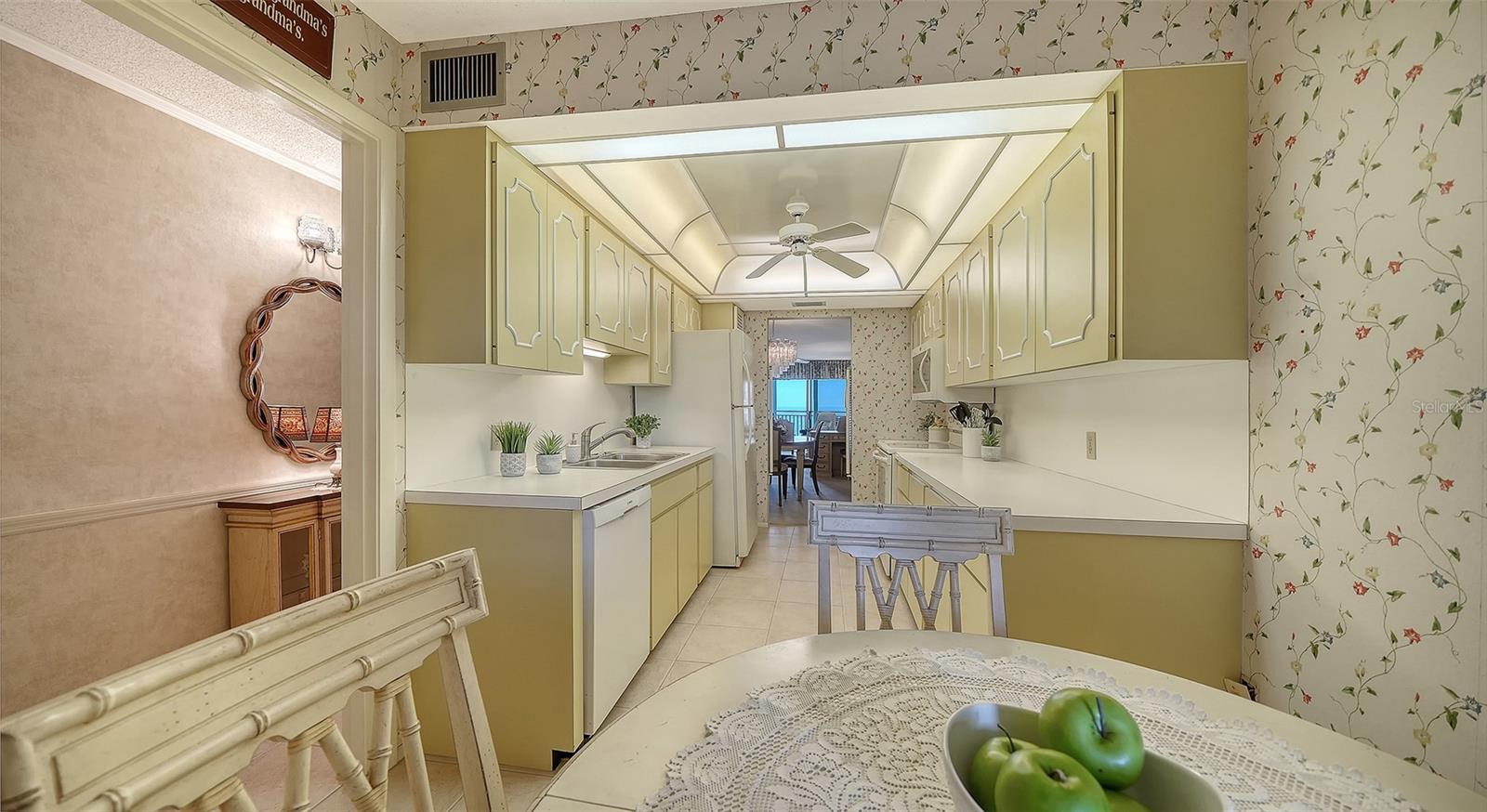 19 WHISPERING SANDS DR #802