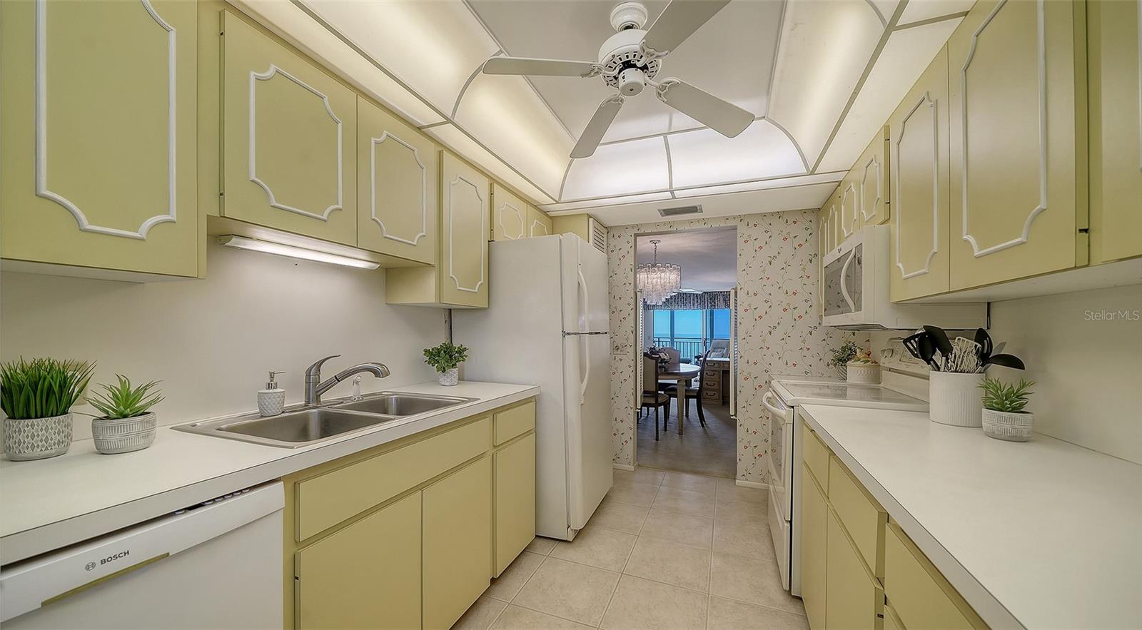 19 WHISPERING SANDS DR #802