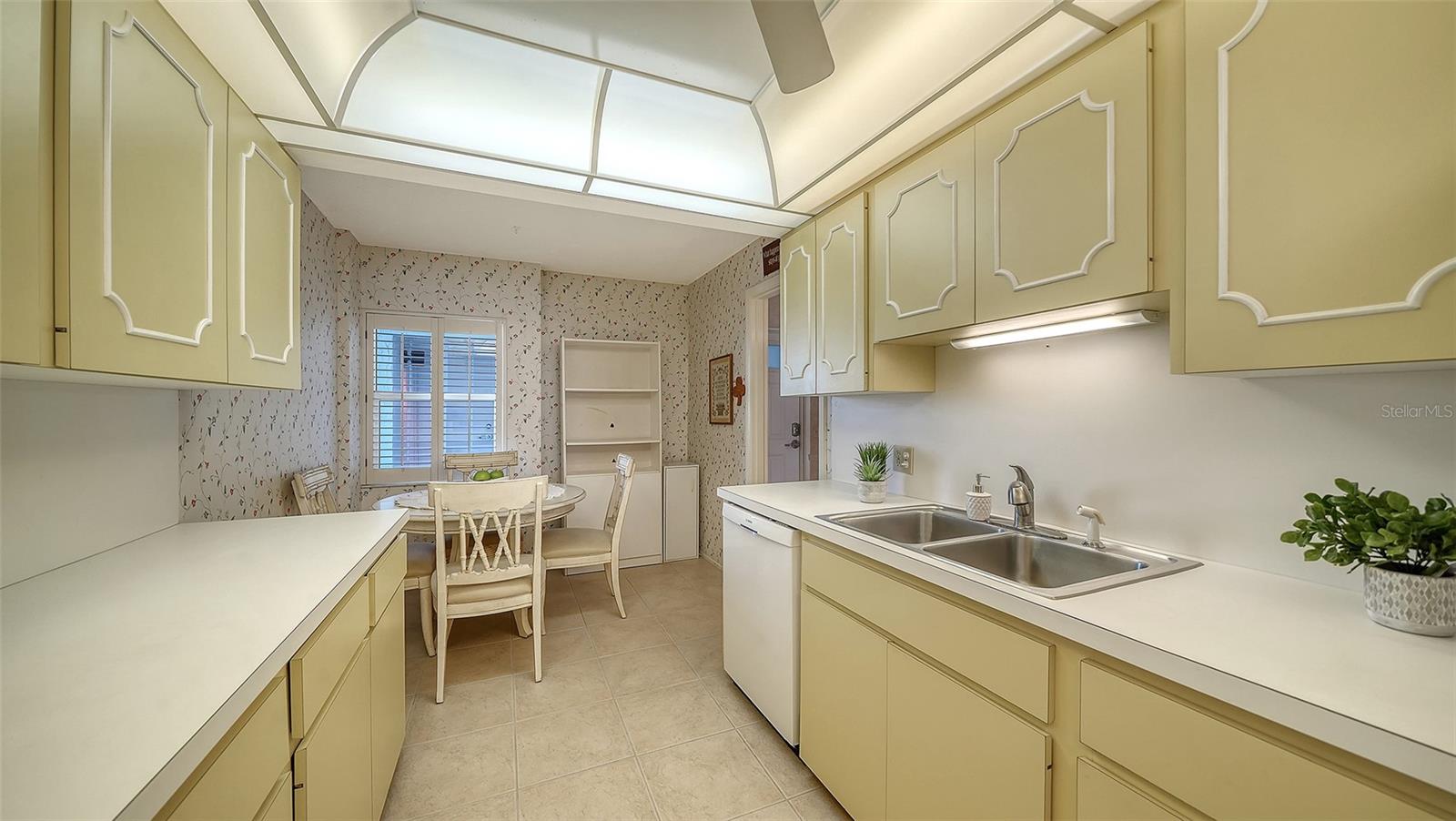 19 WHISPERING SANDS DR #802