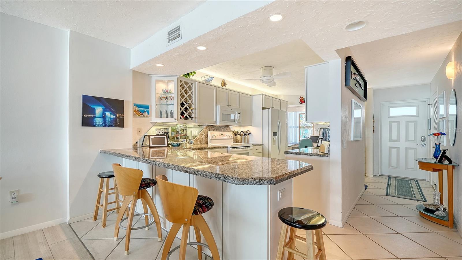 19 WHISPERING SANDS DR #1104