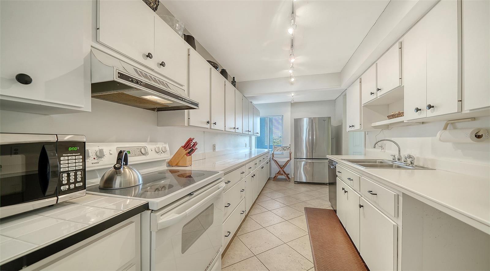 19 WHISPERING SANDS DR ##204