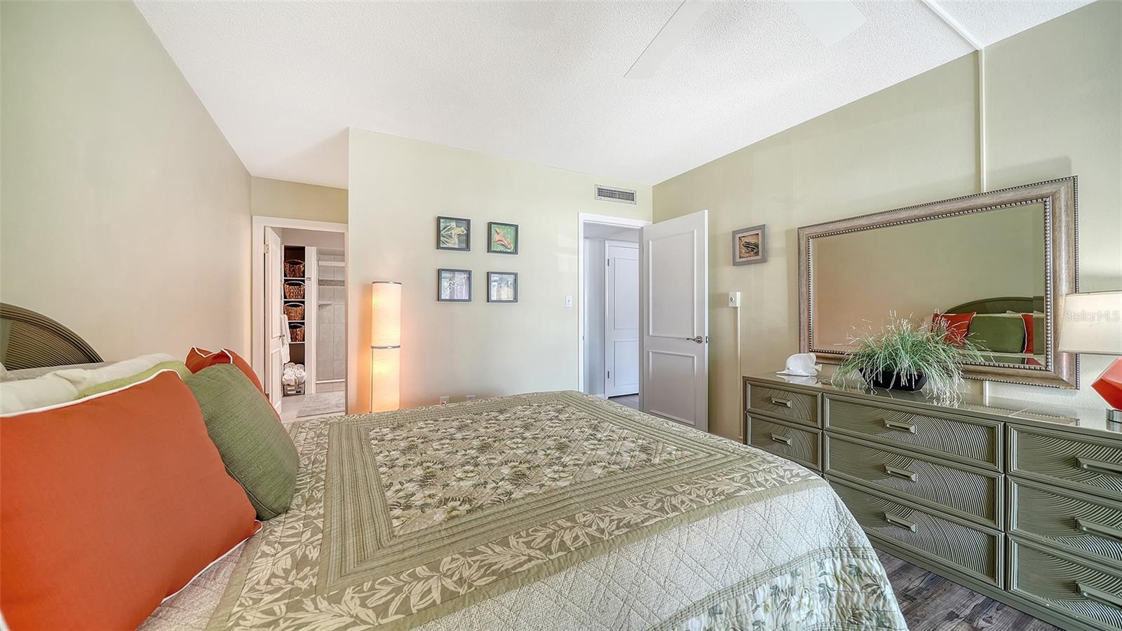 225 HOURGLASS WAY #202