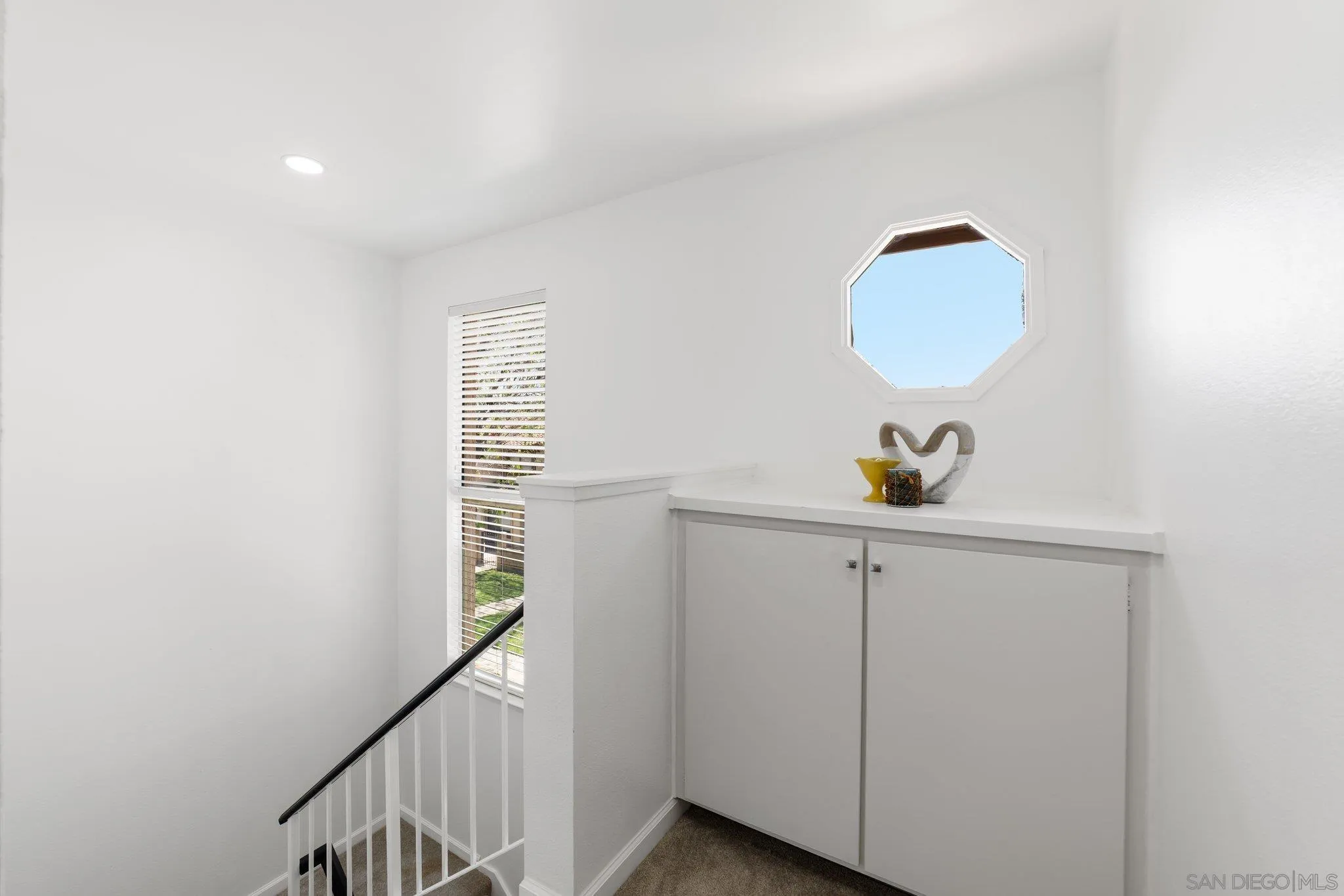 9819 Mariposa Dr