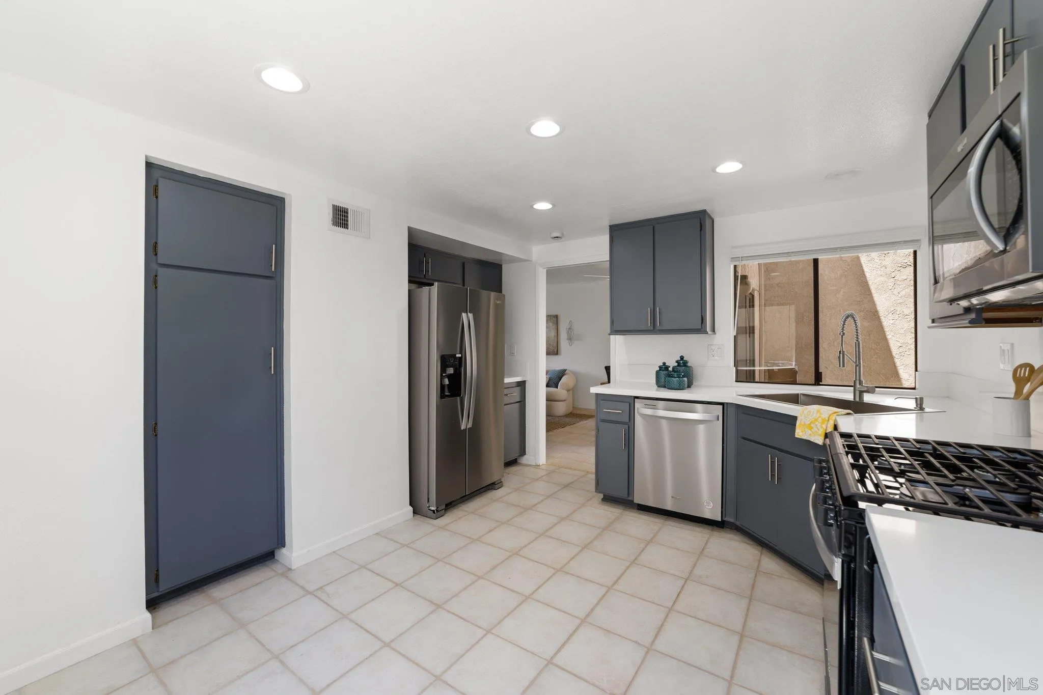 9819 Mariposa Dr