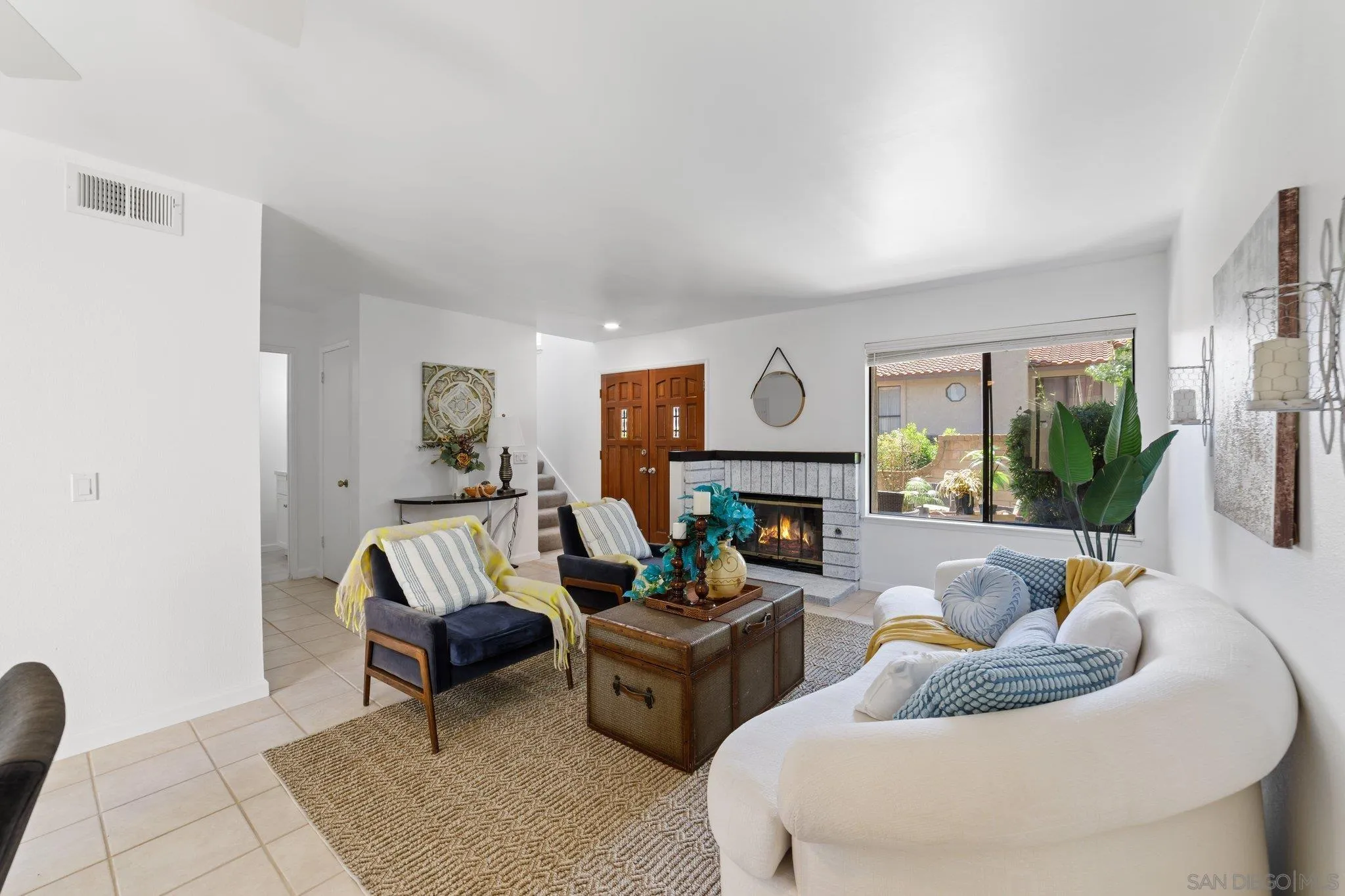 9819 Mariposa Dr
