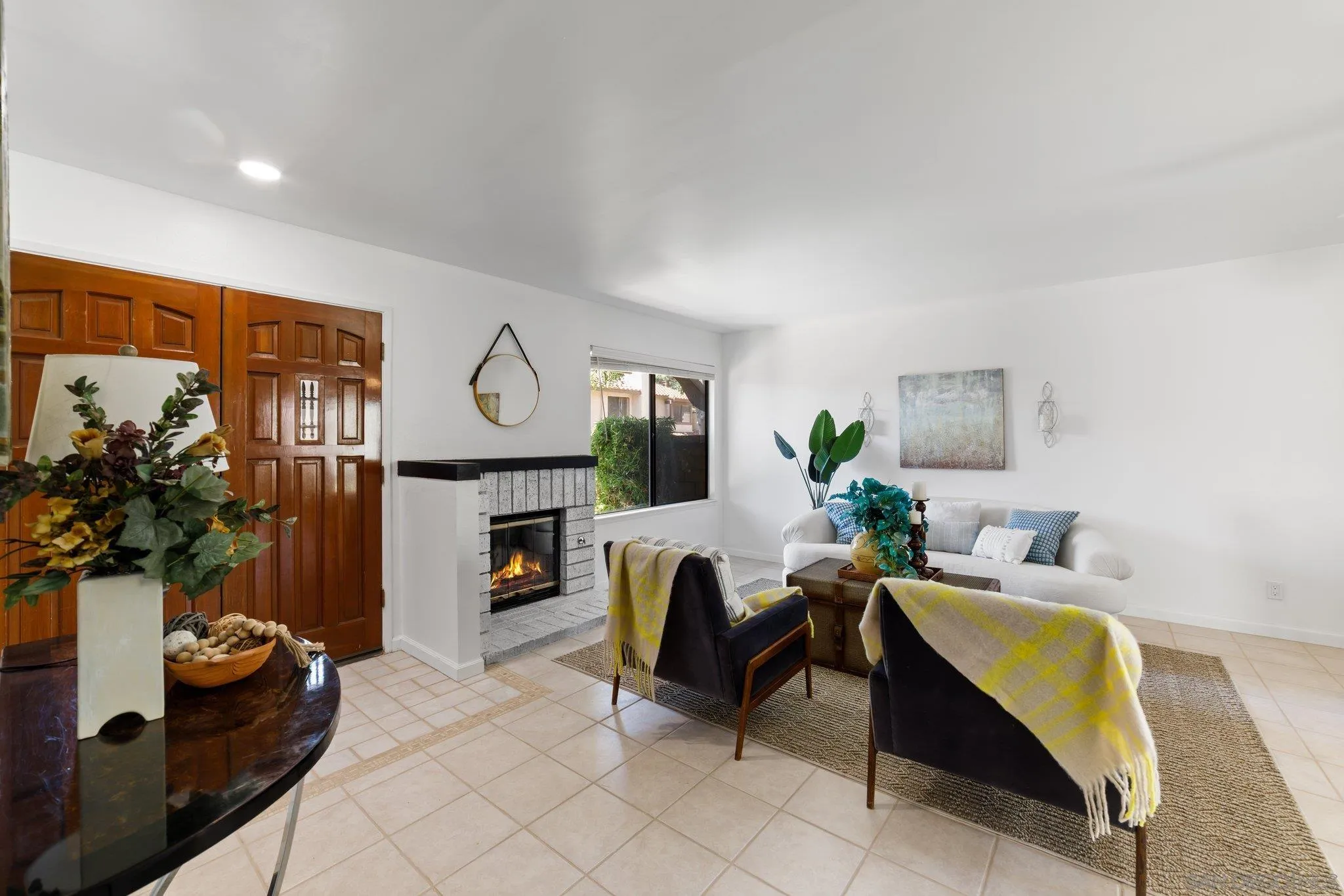 9819 Mariposa Dr
