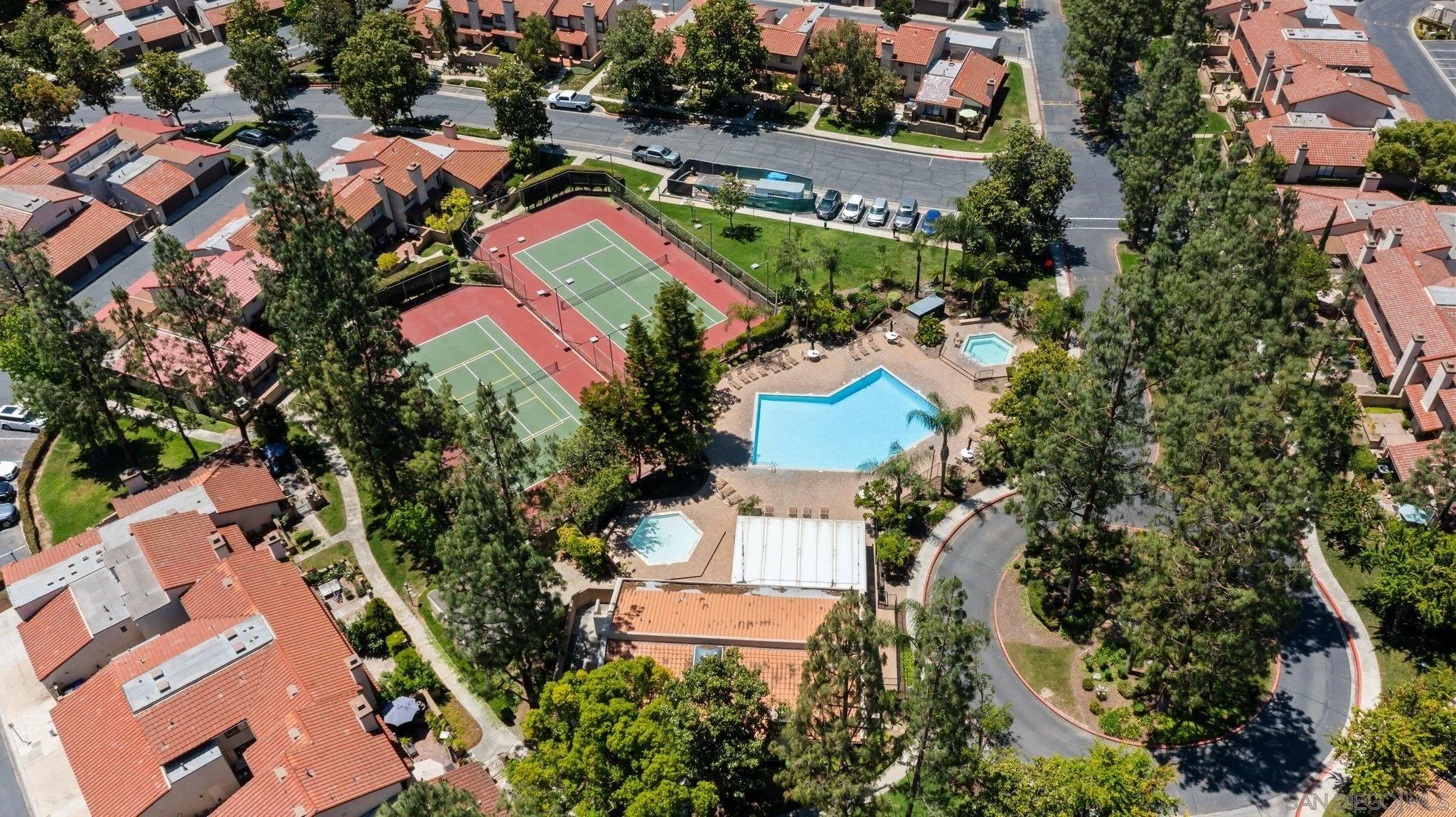 9819 Mariposa Dr