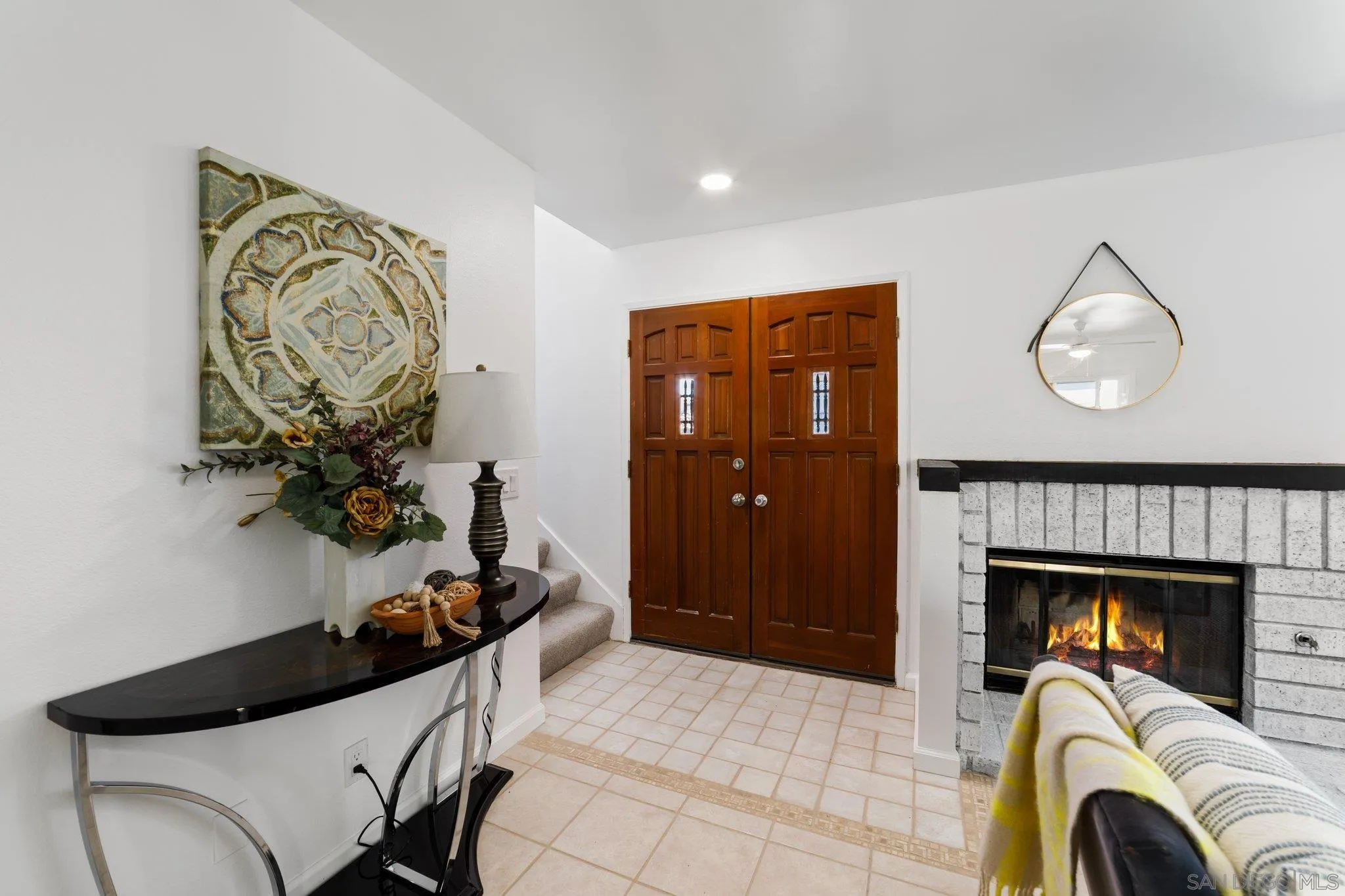 9819 Mariposa Dr