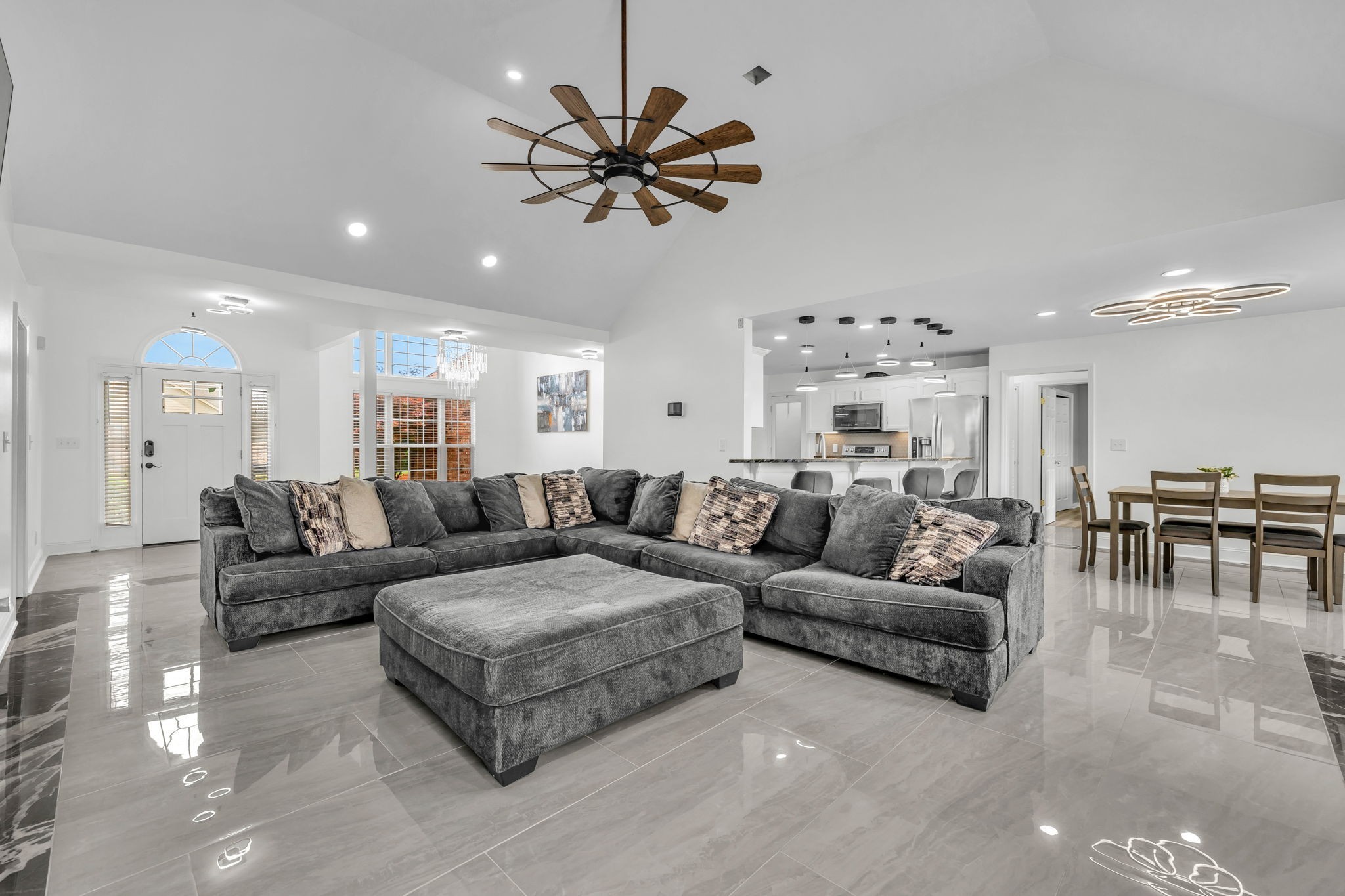 4268 N Woodstock Dr