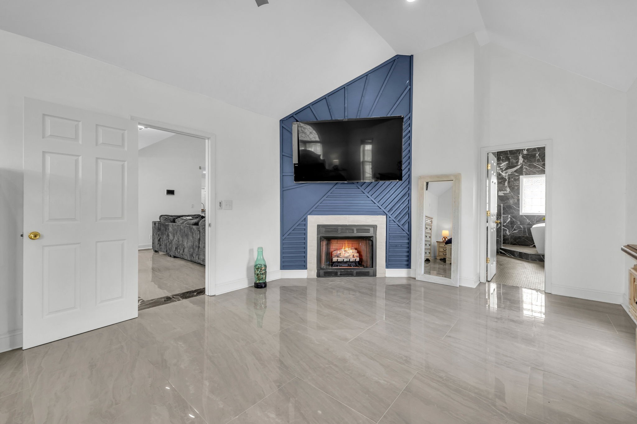 4268 N Woodstock Dr