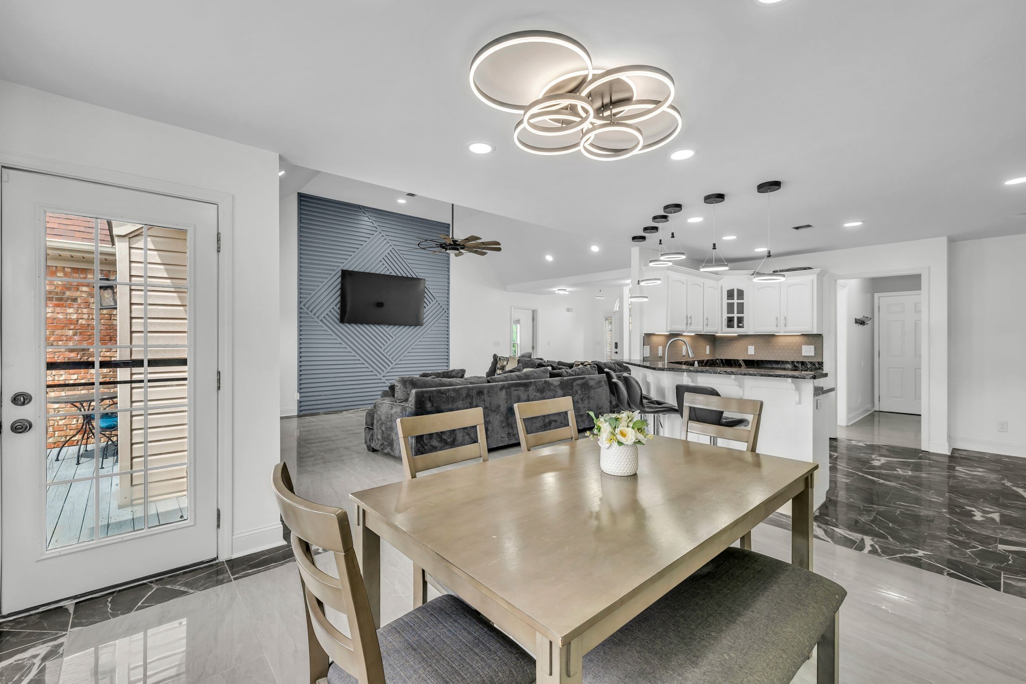 4268 N Woodstock Dr