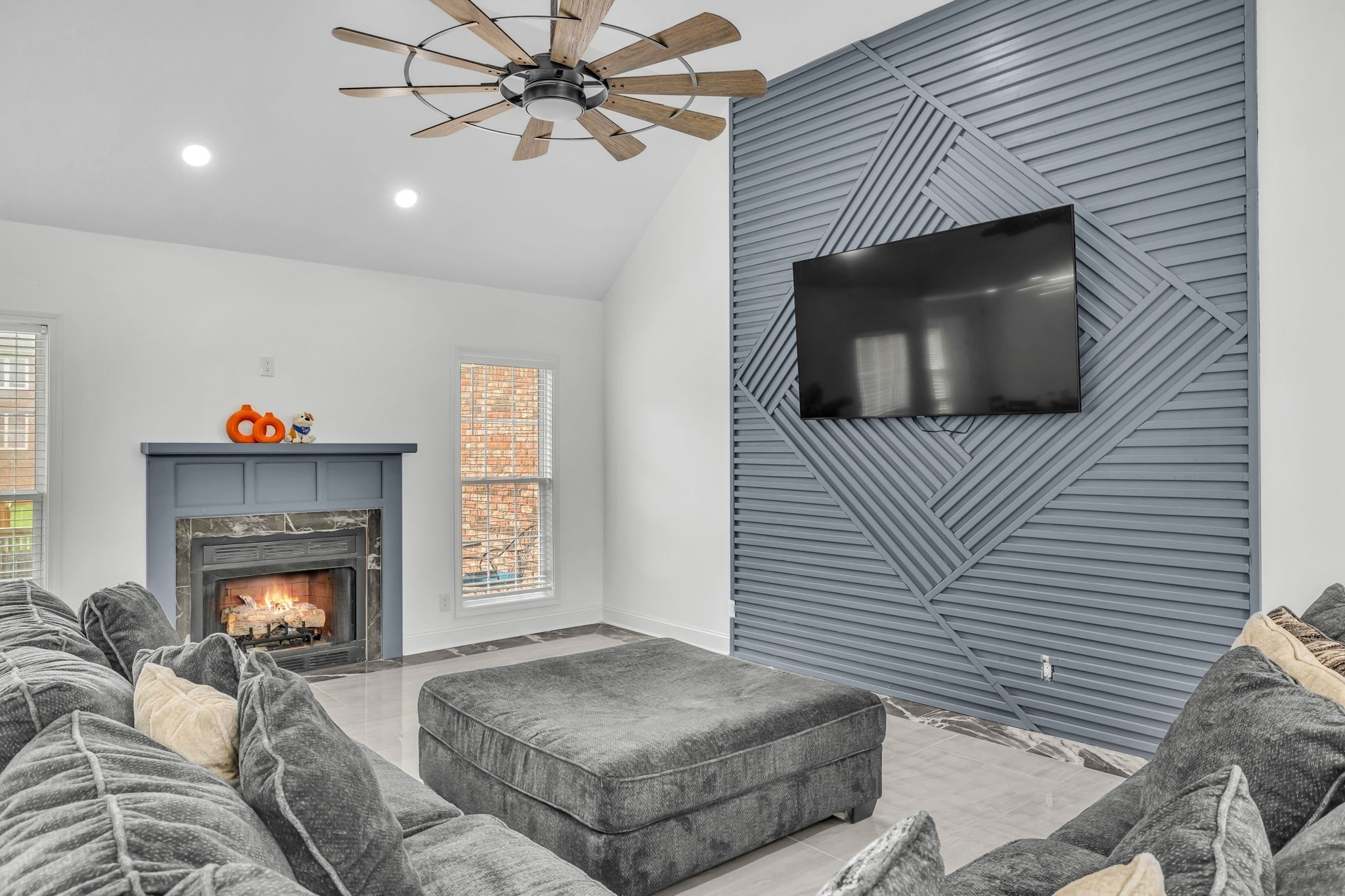 4268 N Woodstock Dr