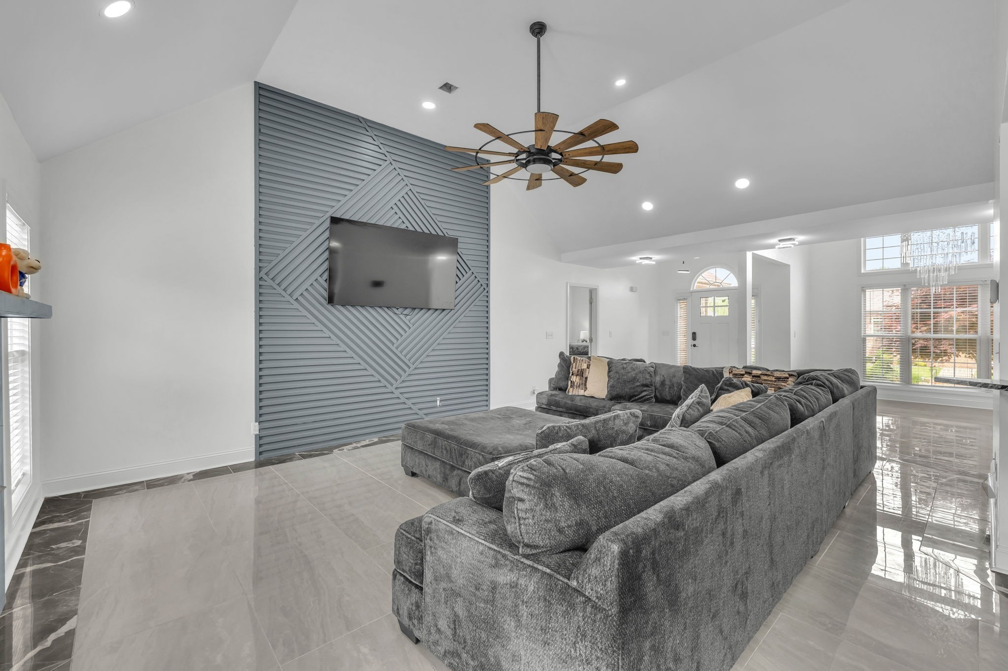 4268 N Woodstock Dr