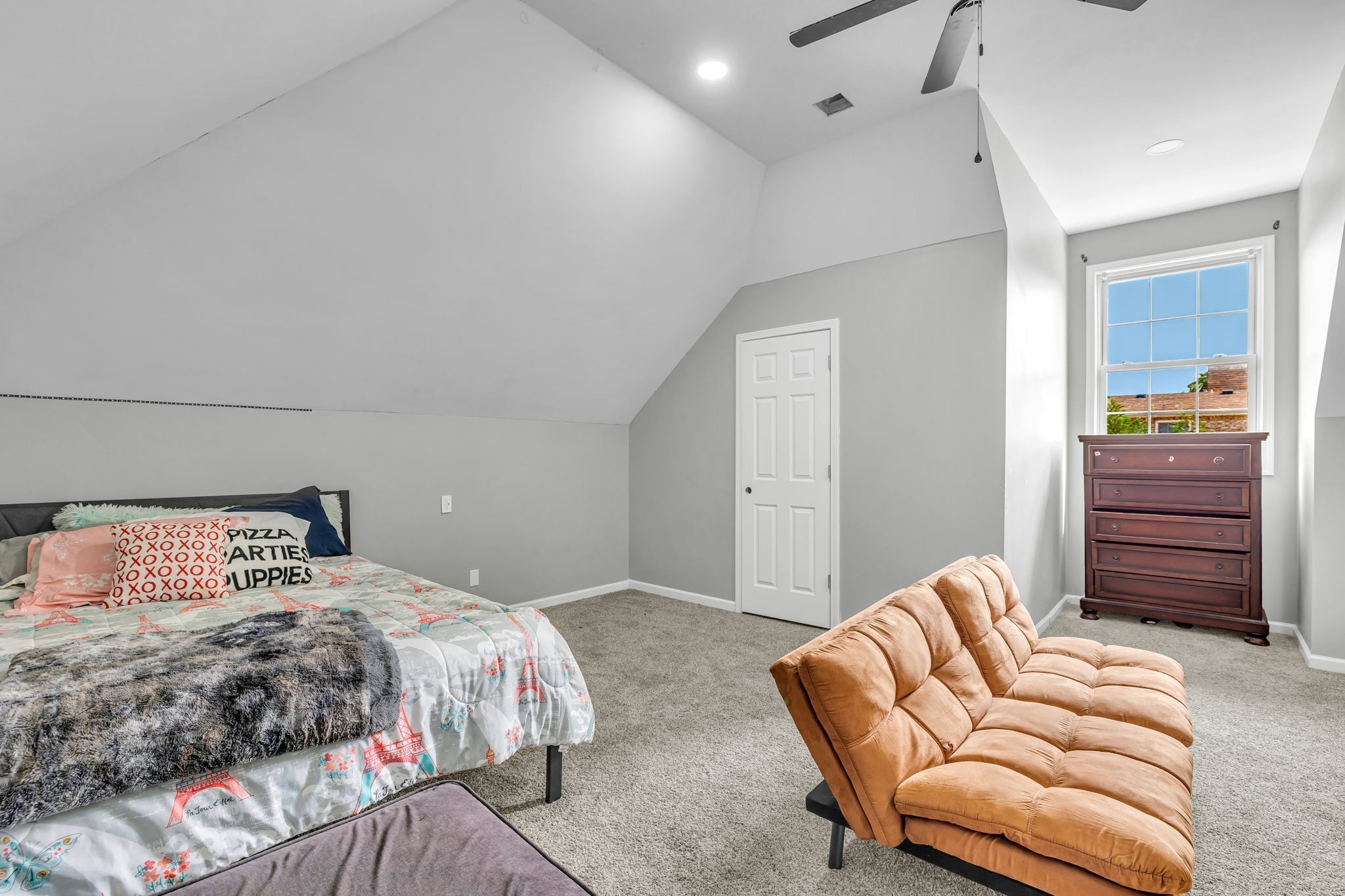 4268 N Woodstock Dr