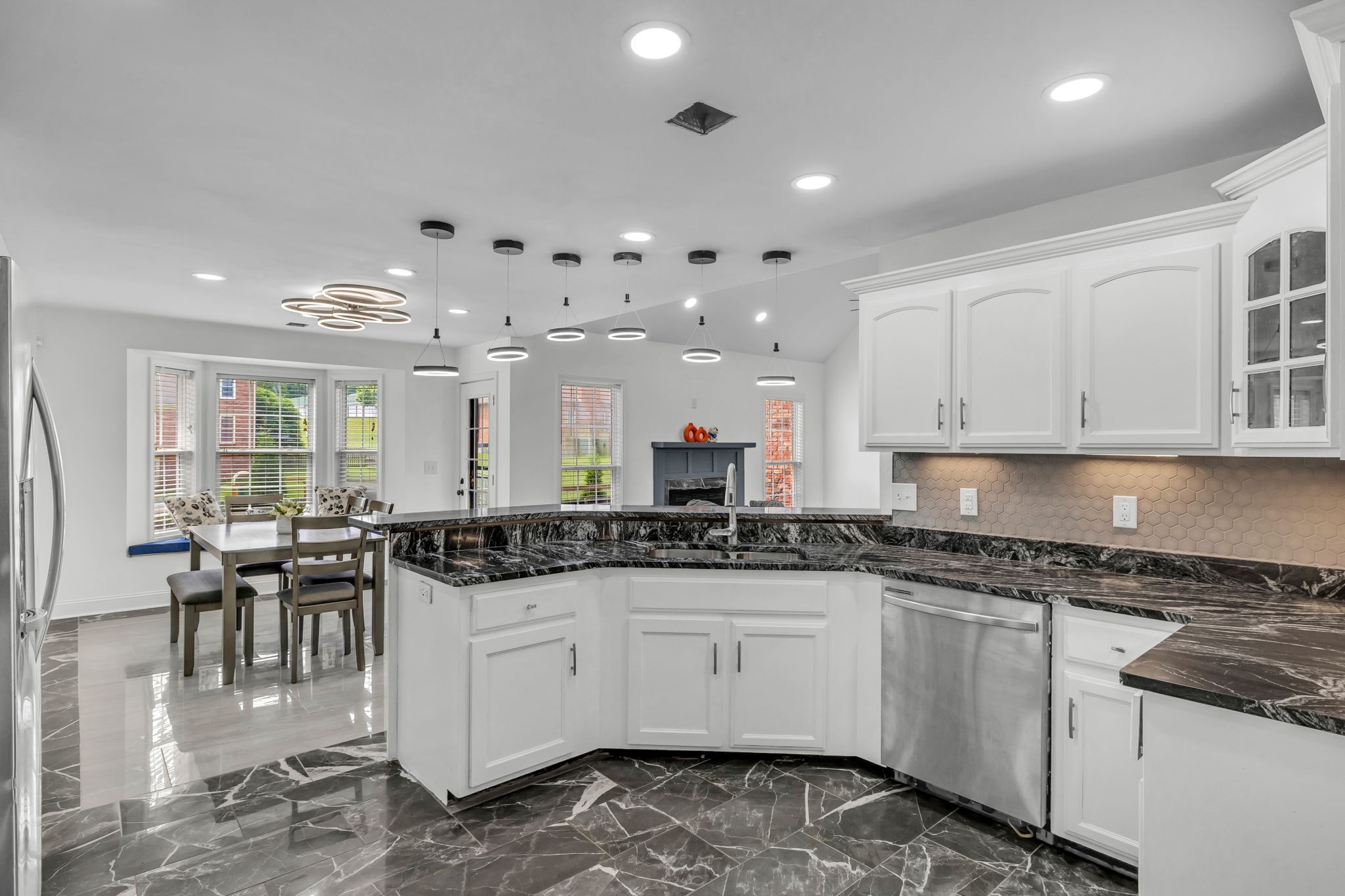 4268 N Woodstock Dr