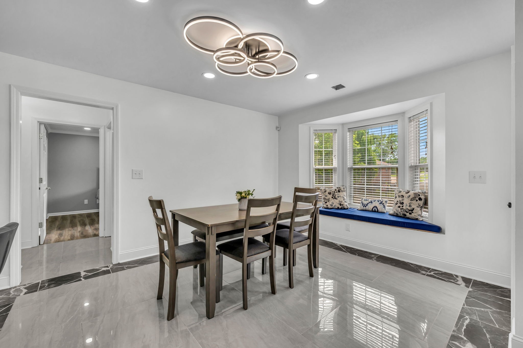 4268 N Woodstock Dr